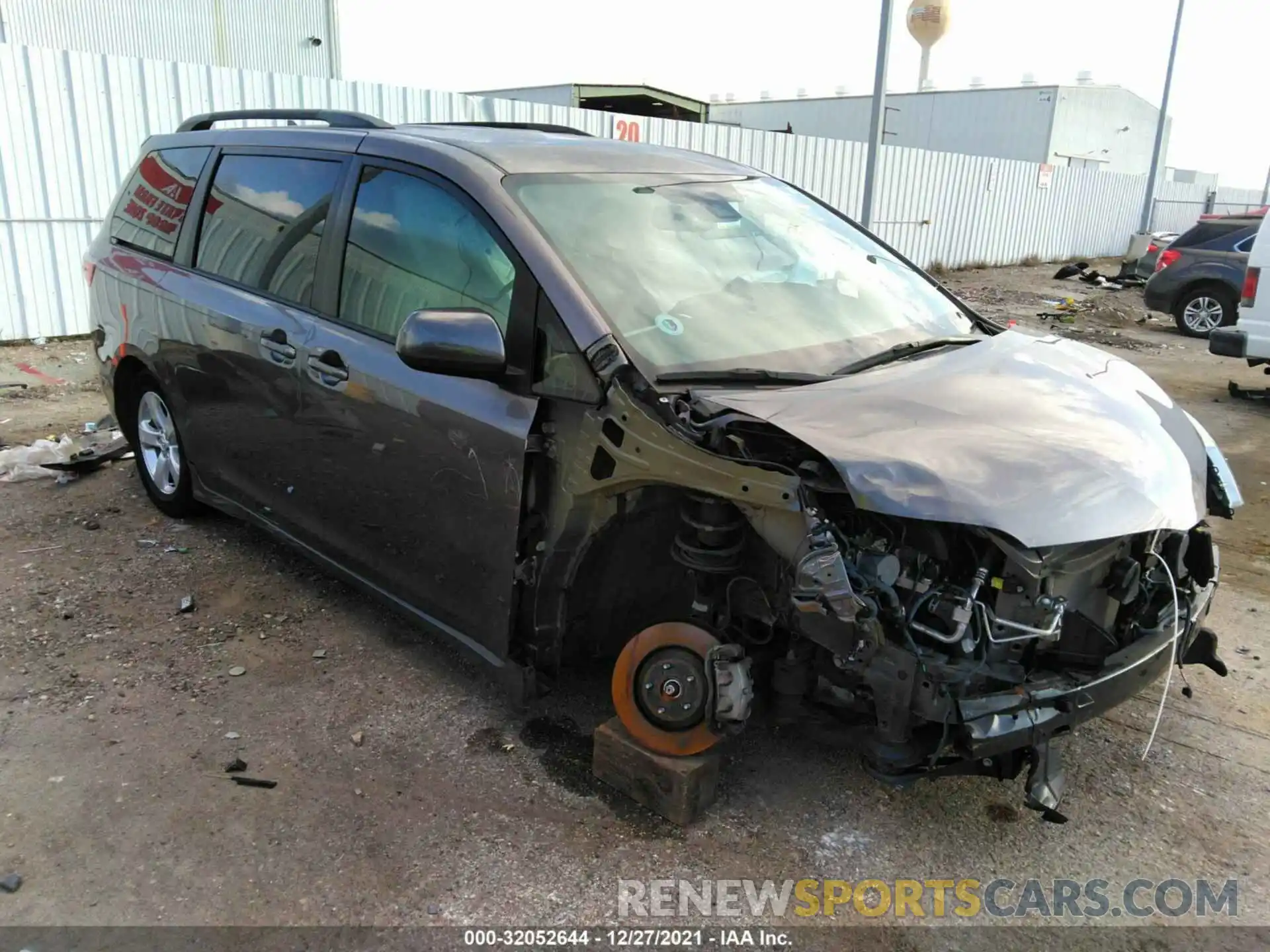 1 Photograph of a damaged car 5TDKZ3DC8KS004608 TOYOTA SIENNA 2019