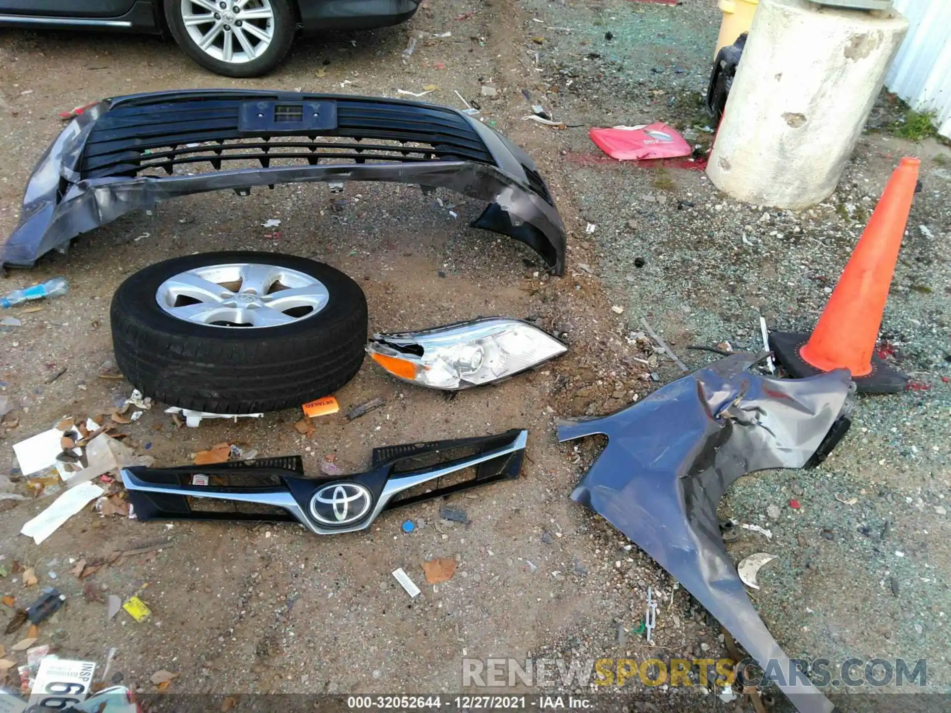 12 Photograph of a damaged car 5TDKZ3DC8KS004608 TOYOTA SIENNA 2019