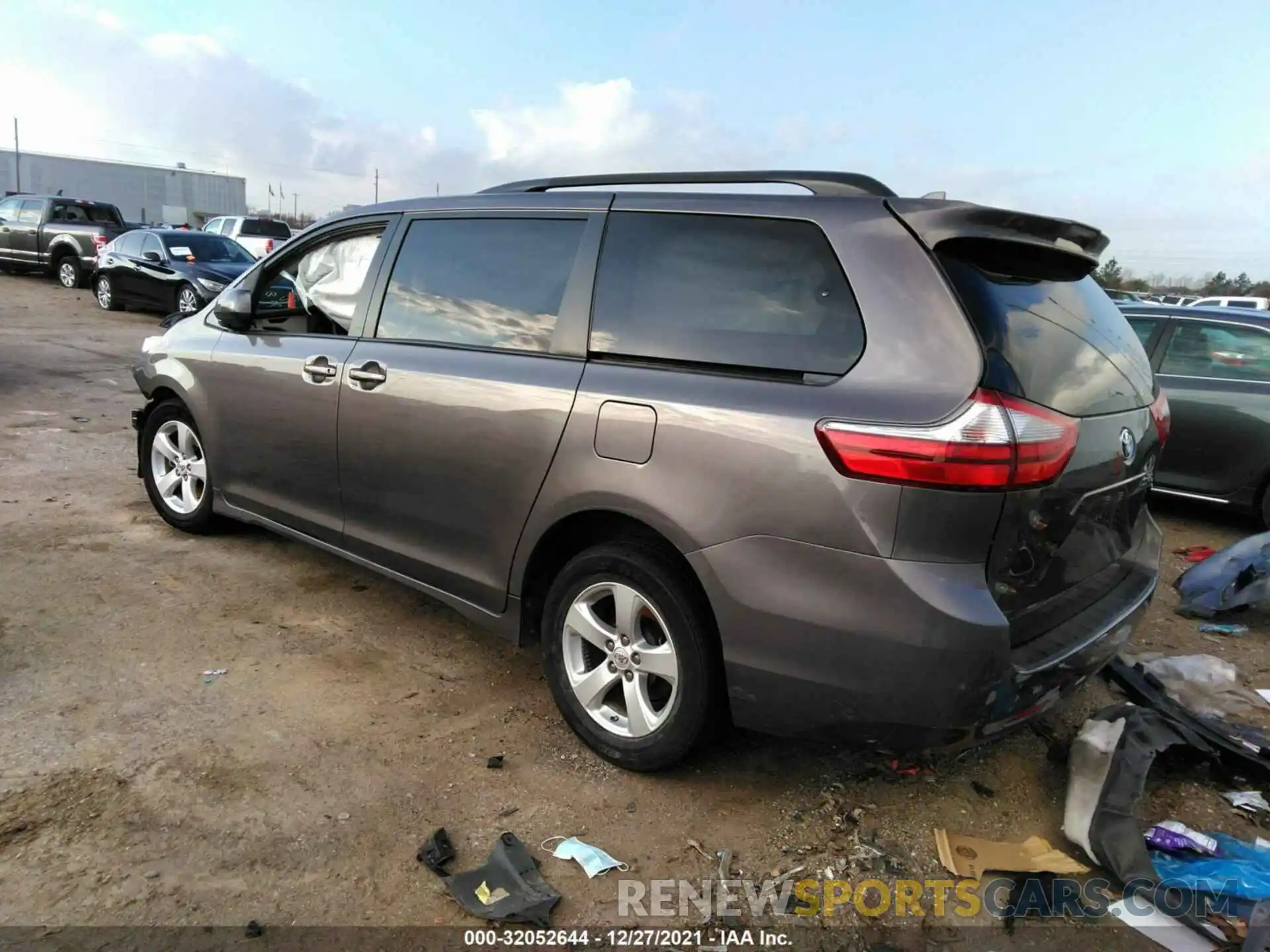 3 Фотография поврежденного автомобиля 5TDKZ3DC8KS004608 TOYOTA SIENNA 2019