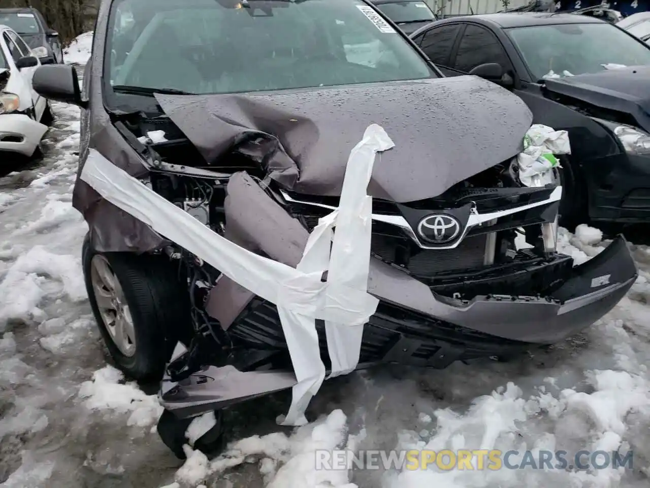 9 Photograph of a damaged car 5TDKZ3DC8KS006522 TOYOTA SIENNA 2019