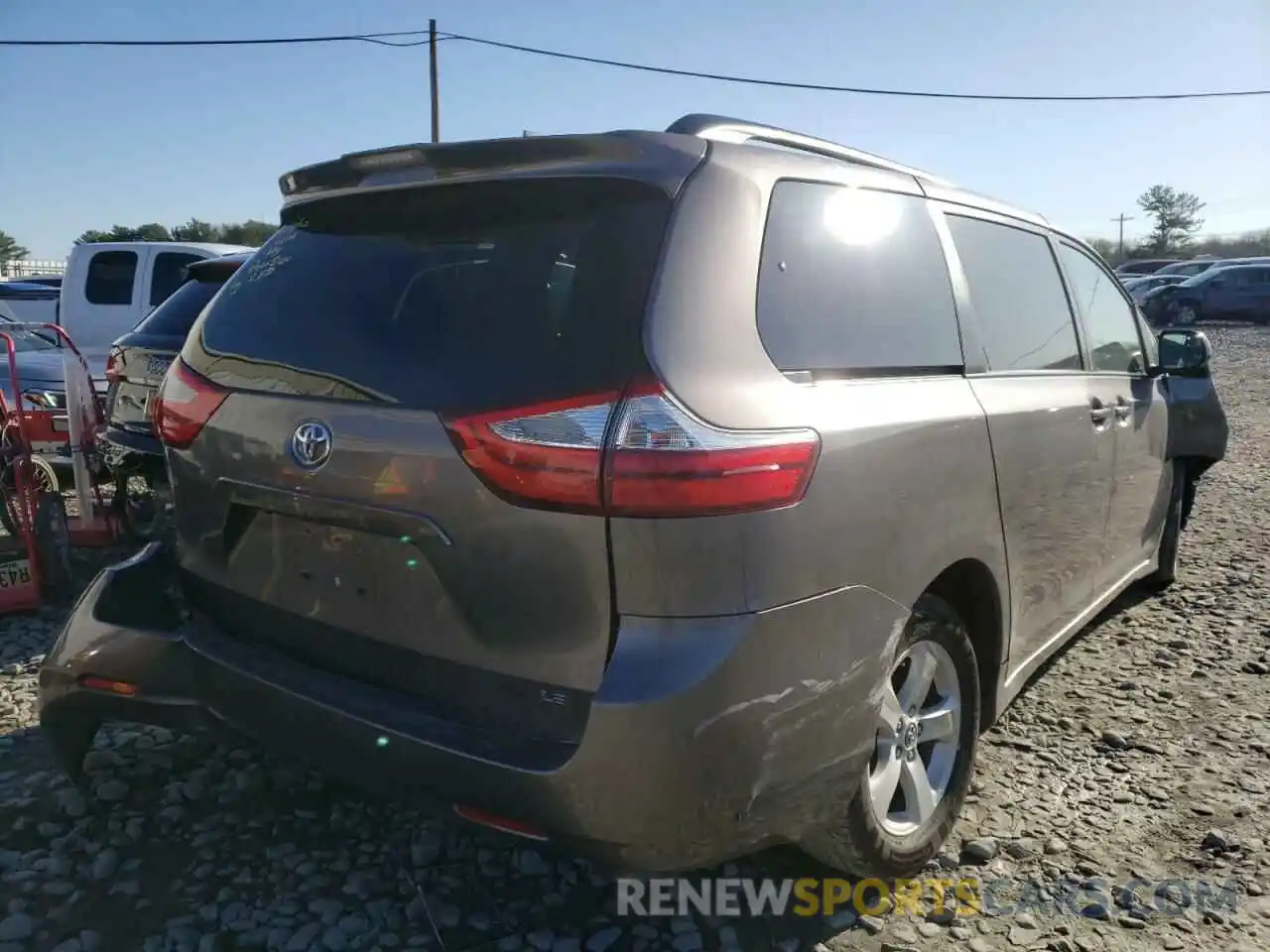 4 Photograph of a damaged car 5TDKZ3DC8KS010179 TOYOTA SIENNA 2019