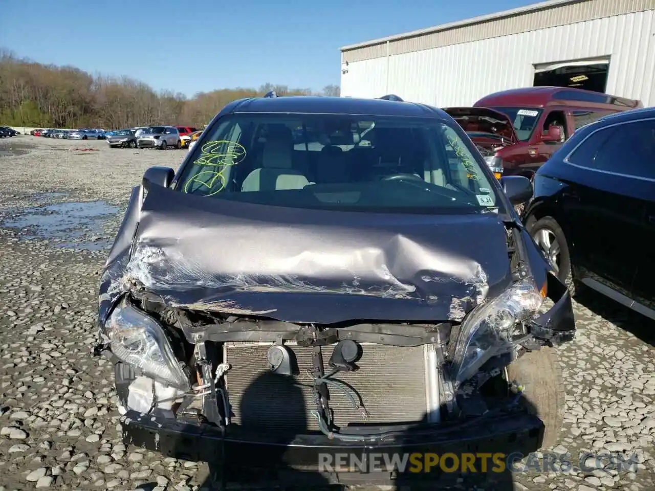 9 Photograph of a damaged car 5TDKZ3DC8KS010179 TOYOTA SIENNA 2019