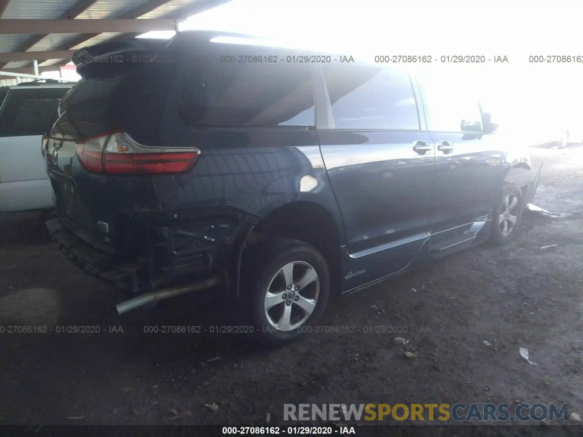 4 Photograph of a damaged car 5TDKZ3DC8KS011705 TOYOTA SIENNA 2019