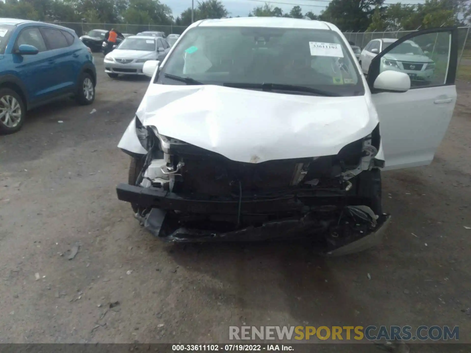 6 Photograph of a damaged car 5TDKZ3DC8KS017357 TOYOTA SIENNA 2019