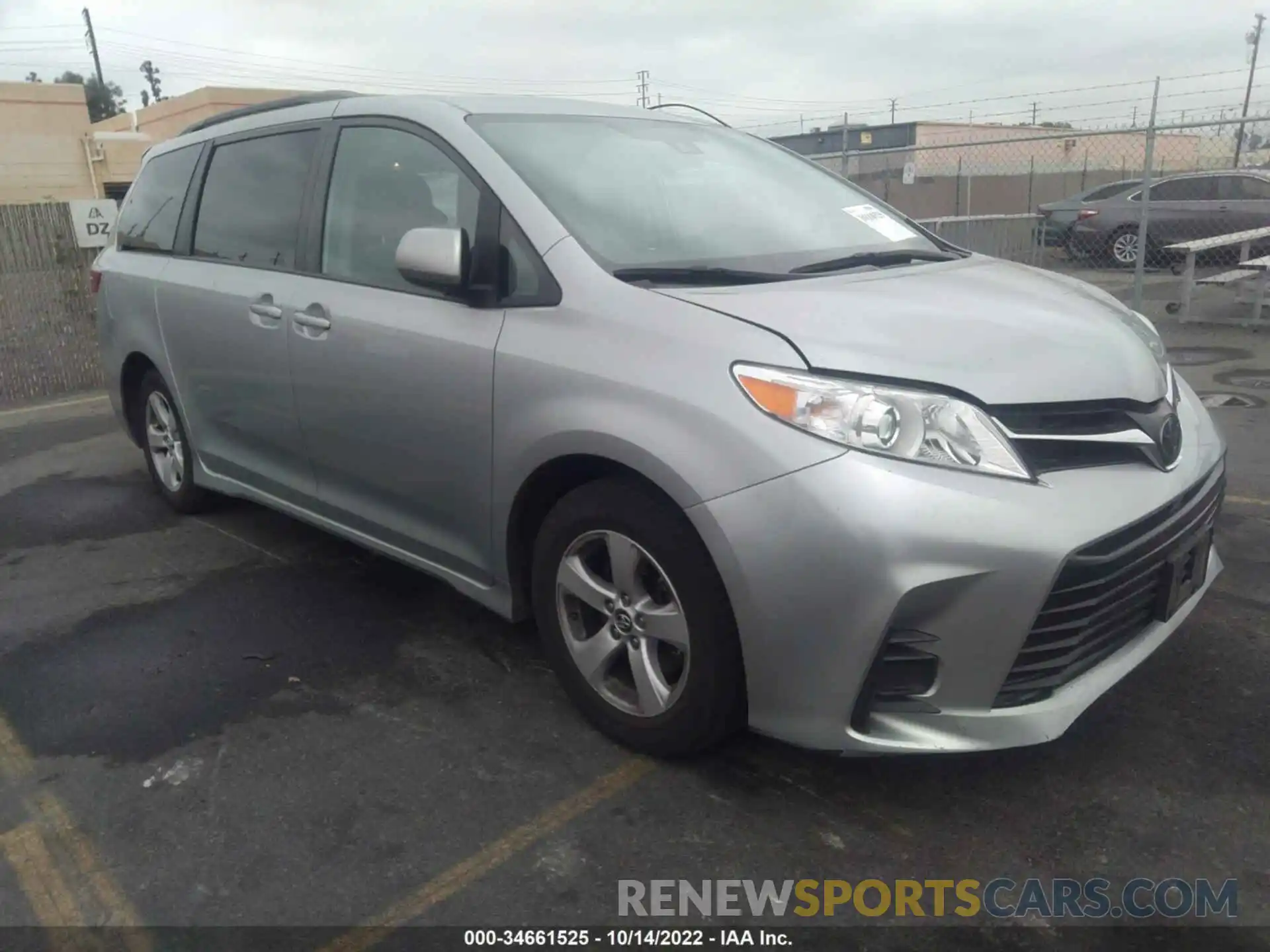 1 Photograph of a damaged car 5TDKZ3DC8KS018458 TOYOTA SIENNA 2019