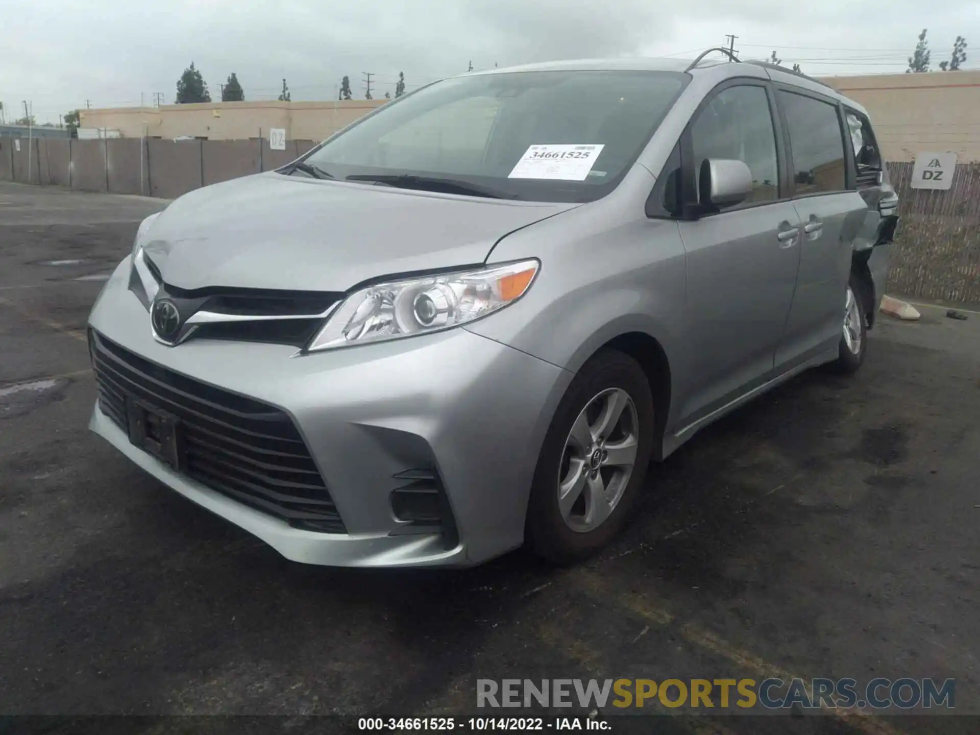 2 Photograph of a damaged car 5TDKZ3DC8KS018458 TOYOTA SIENNA 2019