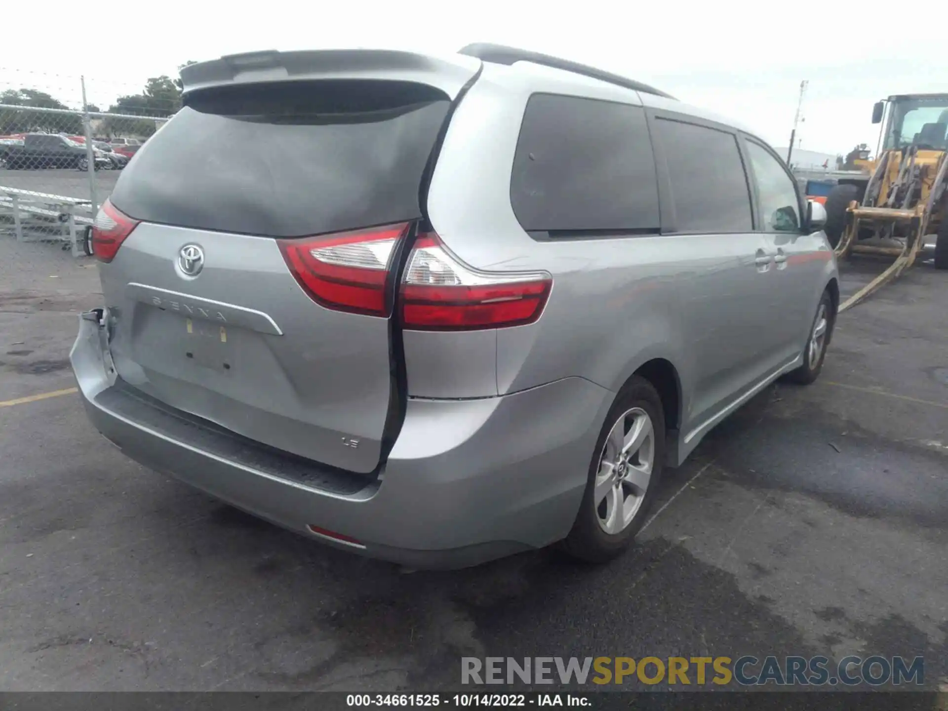 4 Photograph of a damaged car 5TDKZ3DC8KS018458 TOYOTA SIENNA 2019