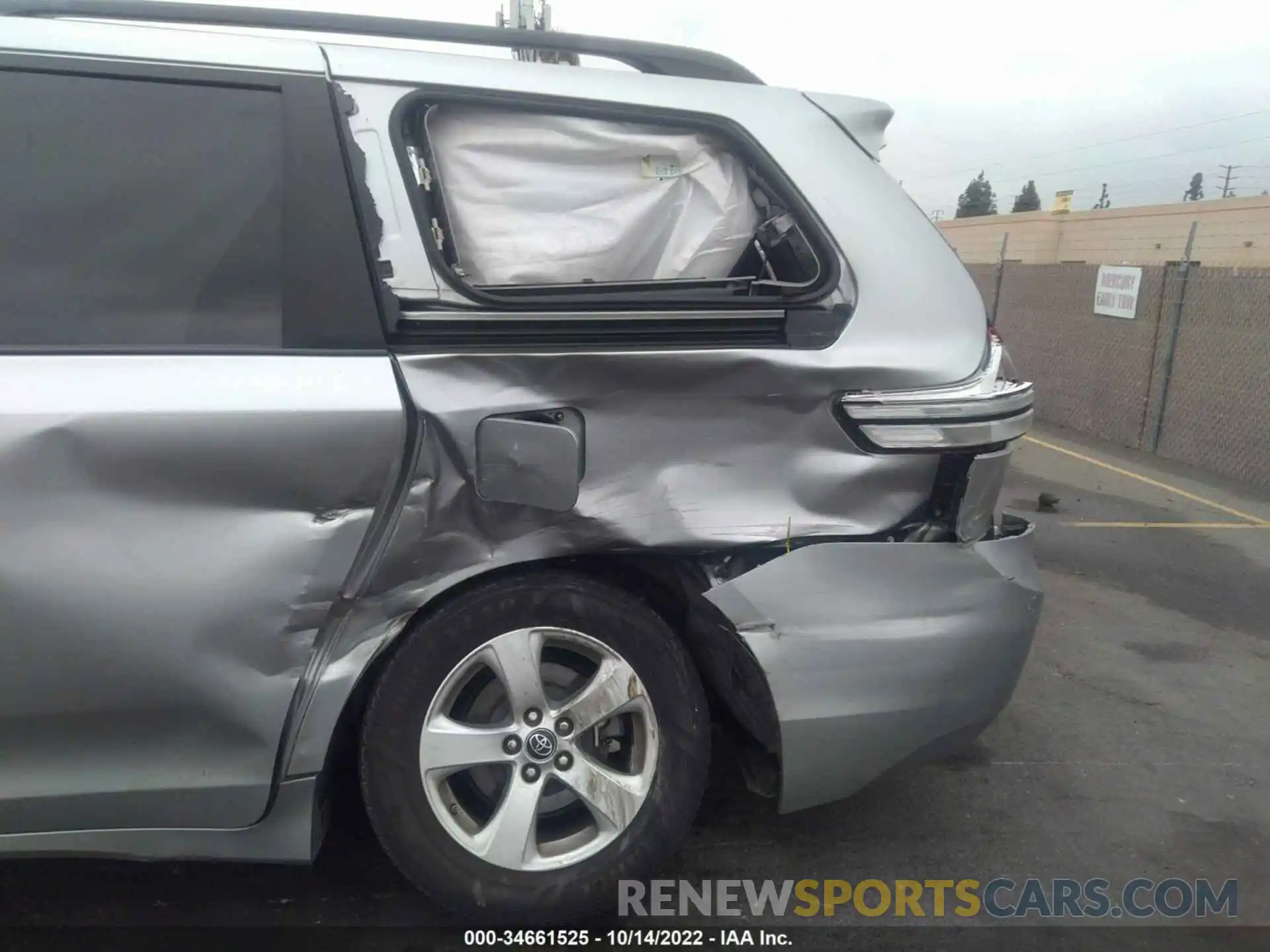 6 Photograph of a damaged car 5TDKZ3DC8KS018458 TOYOTA SIENNA 2019