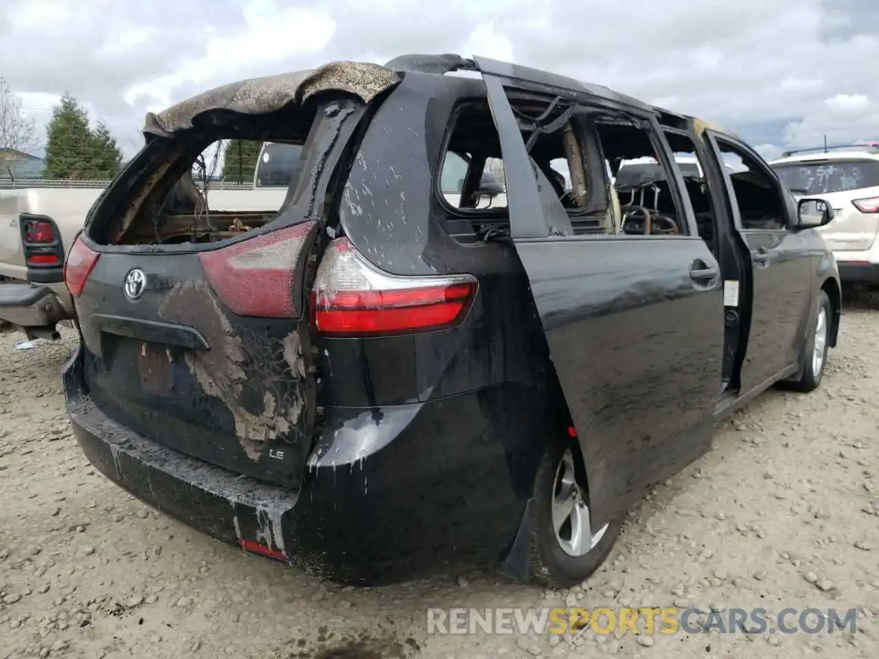 4 Photograph of a damaged car 5TDKZ3DC8KS019948 TOYOTA SIENNA 2019