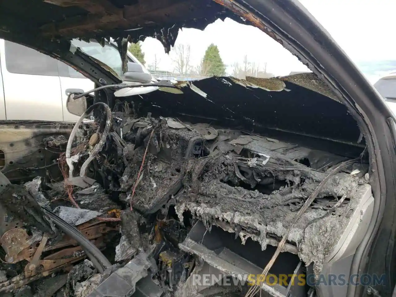 9 Photograph of a damaged car 5TDKZ3DC8KS019948 TOYOTA SIENNA 2019