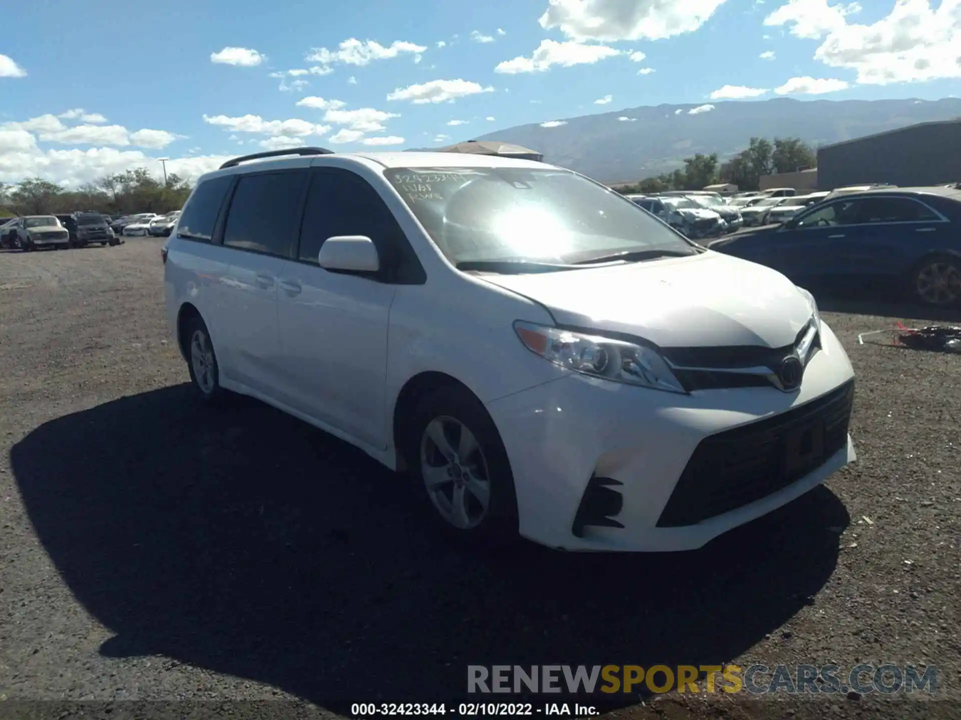 1 Photograph of a damaged car 5TDKZ3DC8KS966584 TOYOTA SIENNA 2019