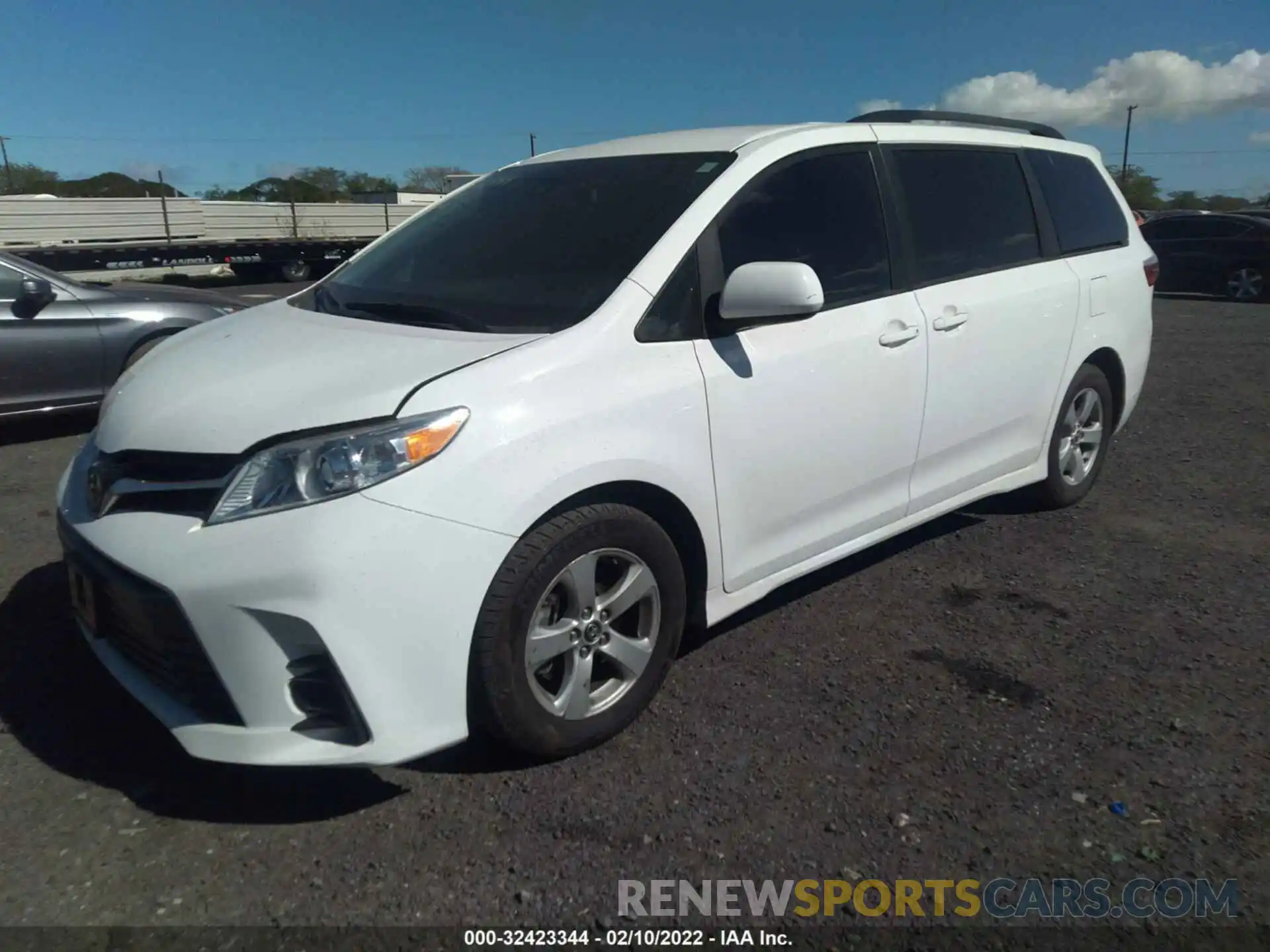 2 Photograph of a damaged car 5TDKZ3DC8KS966584 TOYOTA SIENNA 2019