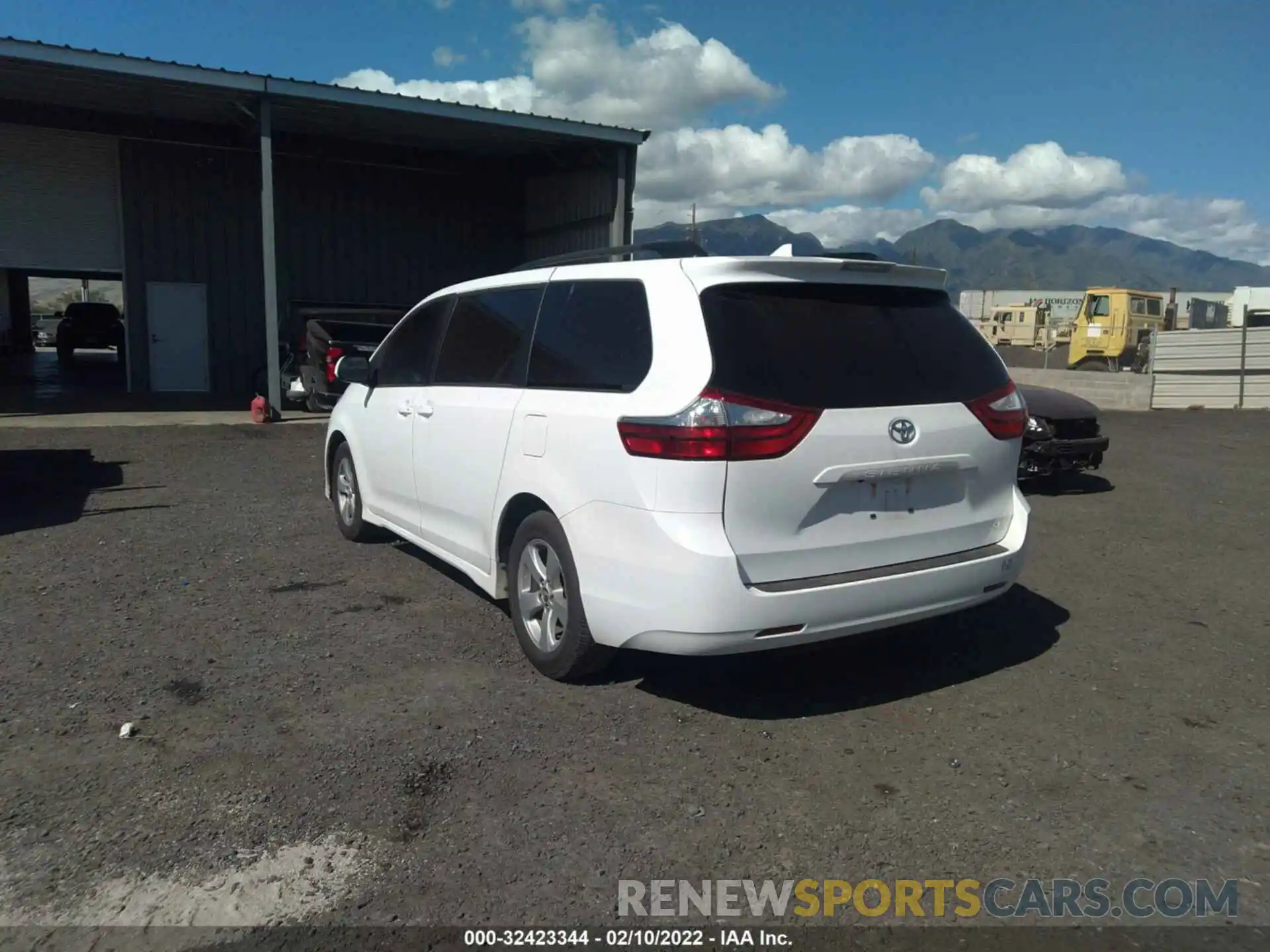 3 Photograph of a damaged car 5TDKZ3DC8KS966584 TOYOTA SIENNA 2019