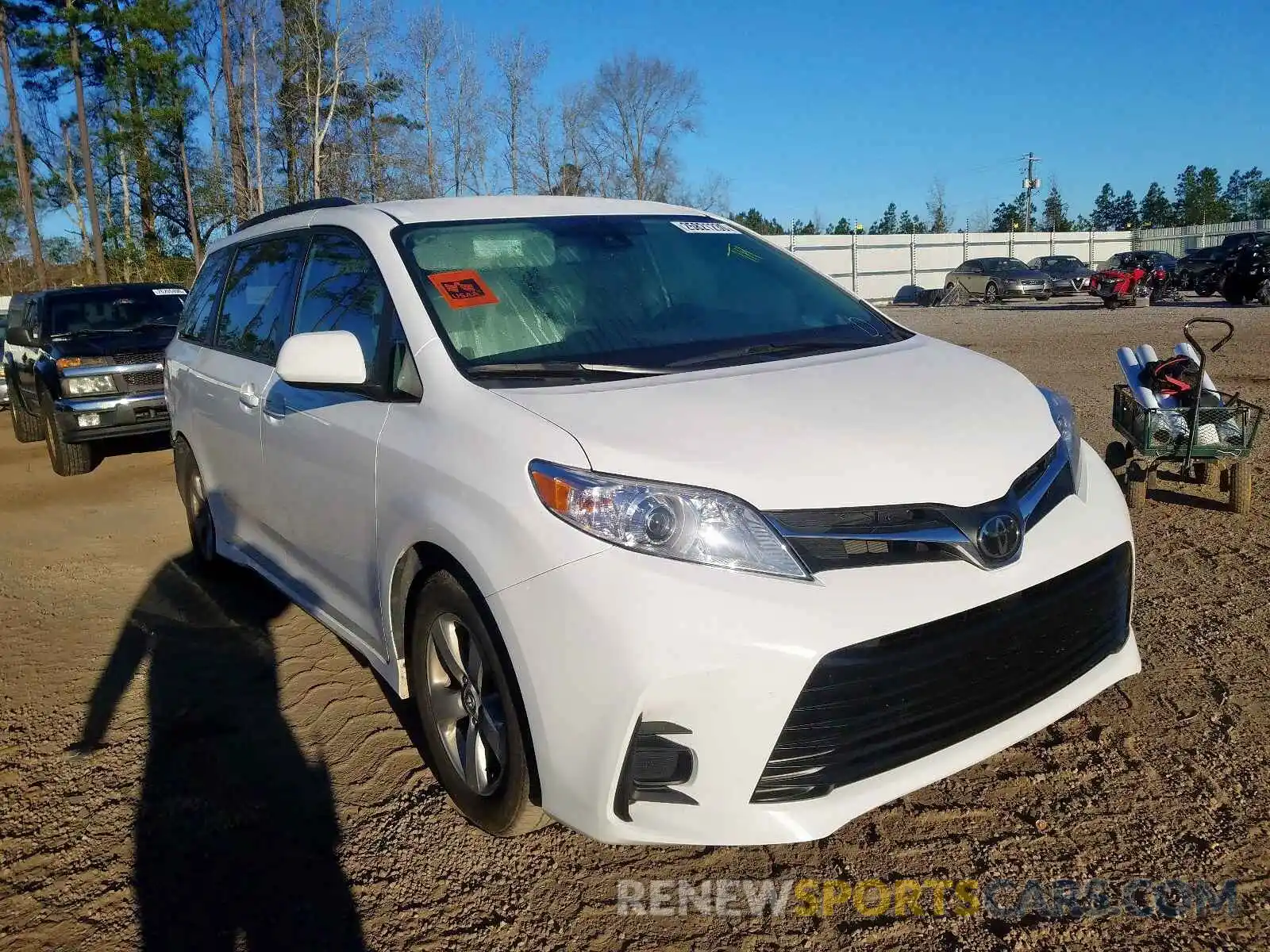 1 Photograph of a damaged car 5TDKZ3DC8KS966777 TOYOTA SIENNA 2019