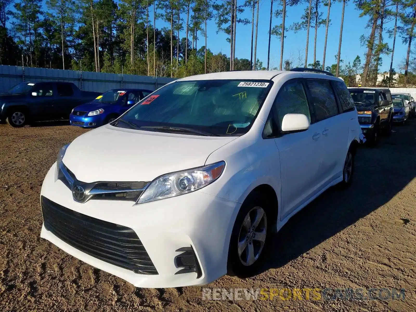 2 Photograph of a damaged car 5TDKZ3DC8KS966777 TOYOTA SIENNA 2019