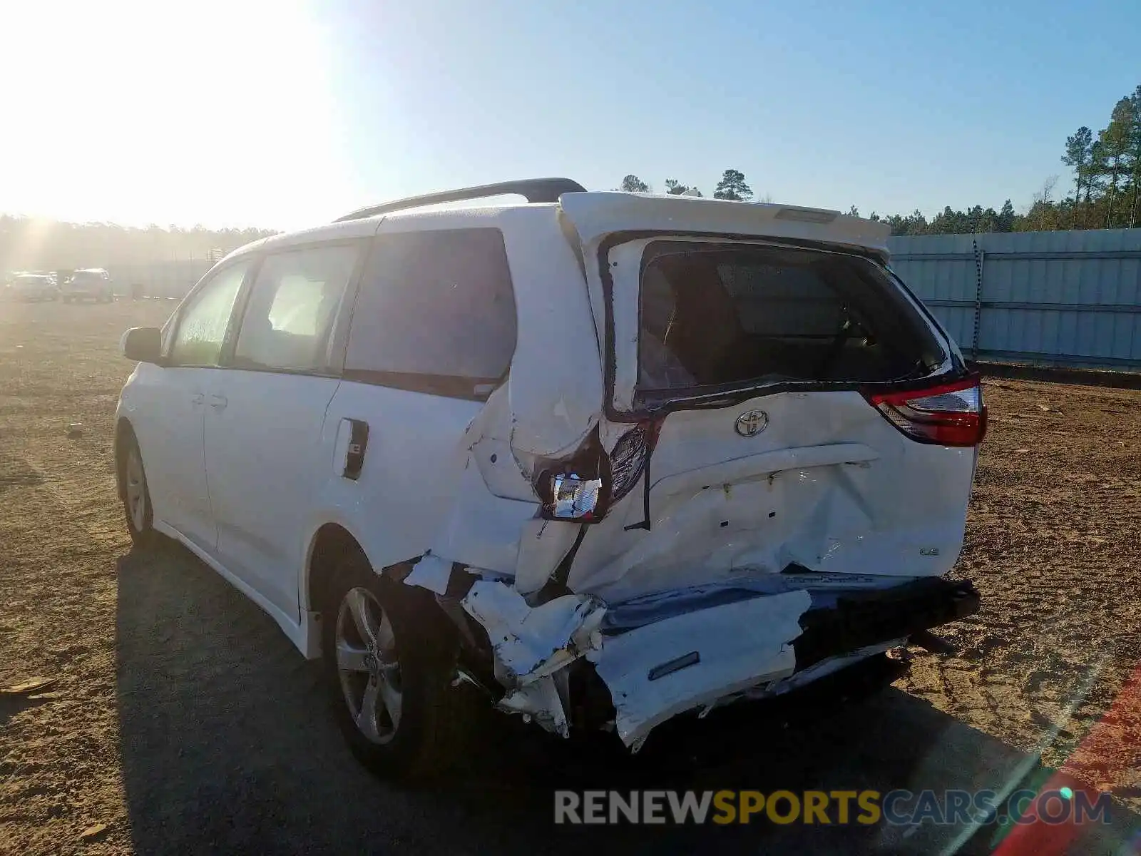 3 Photograph of a damaged car 5TDKZ3DC8KS966777 TOYOTA SIENNA 2019