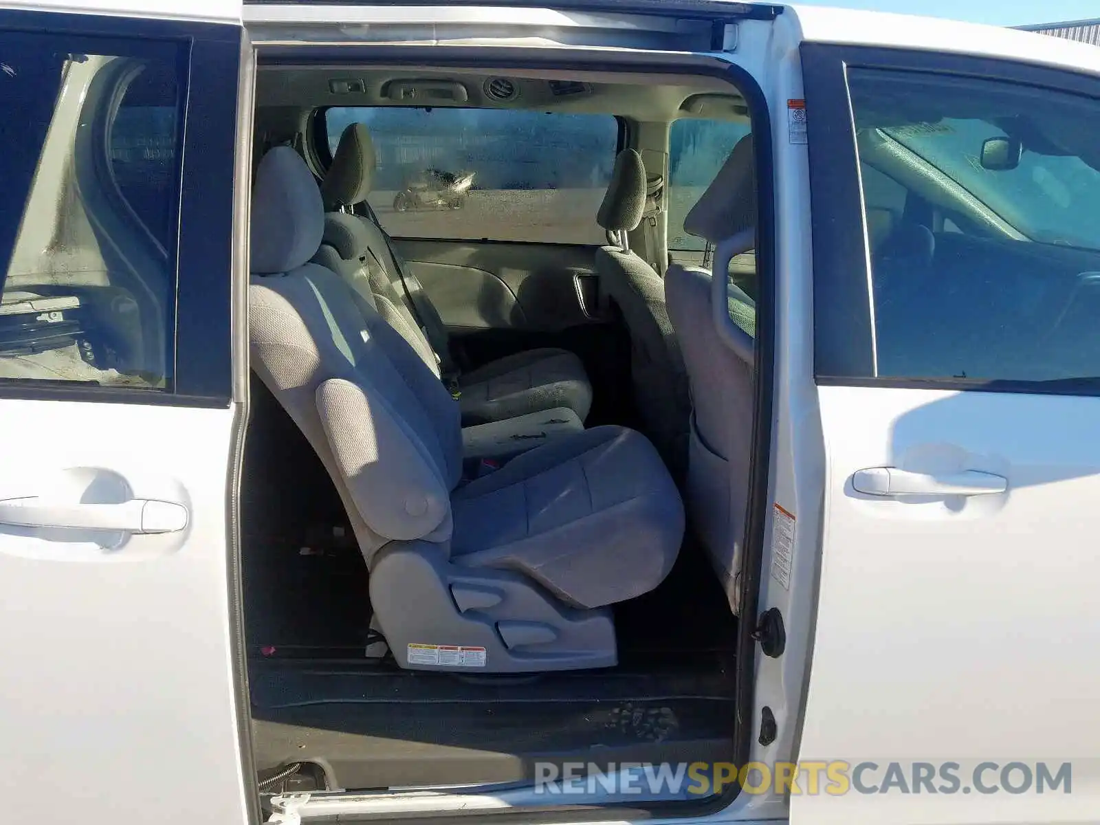 6 Photograph of a damaged car 5TDKZ3DC8KS966777 TOYOTA SIENNA 2019