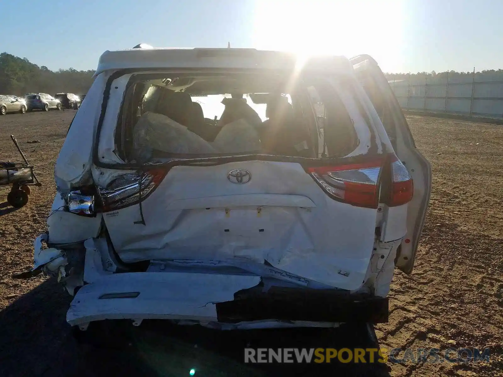 9 Photograph of a damaged car 5TDKZ3DC8KS966777 TOYOTA SIENNA 2019