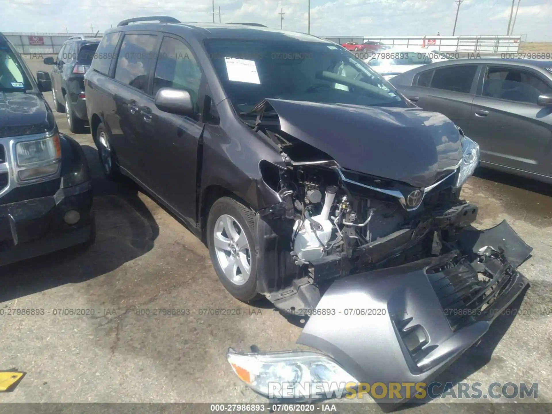 1 Photograph of a damaged car 5TDKZ3DC8KS967993 TOYOTA SIENNA 2019