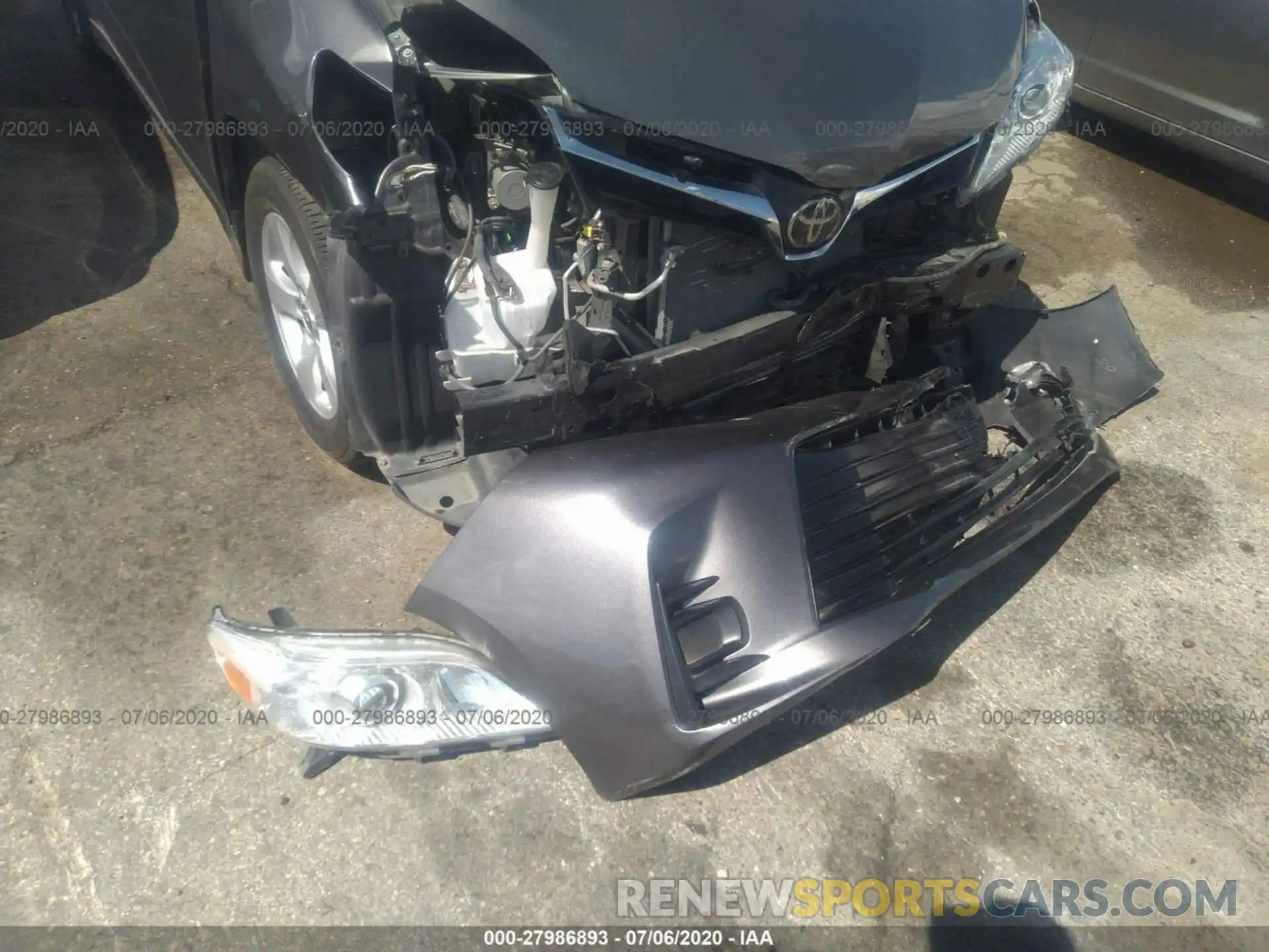 11 Photograph of a damaged car 5TDKZ3DC8KS967993 TOYOTA SIENNA 2019
