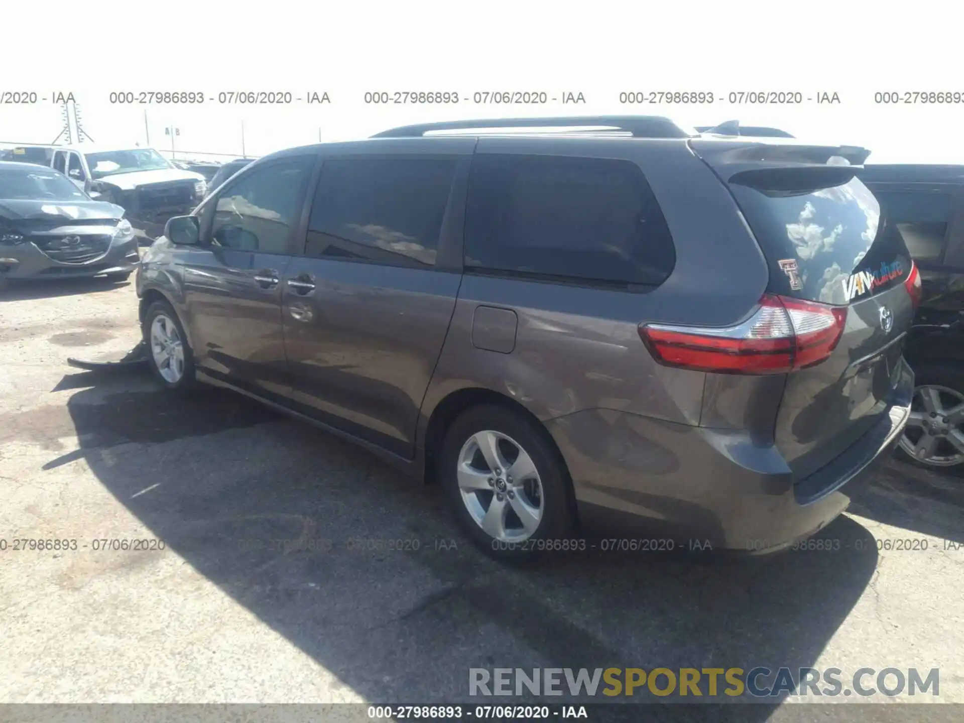 3 Фотография поврежденного автомобиля 5TDKZ3DC8KS967993 TOYOTA SIENNA 2019