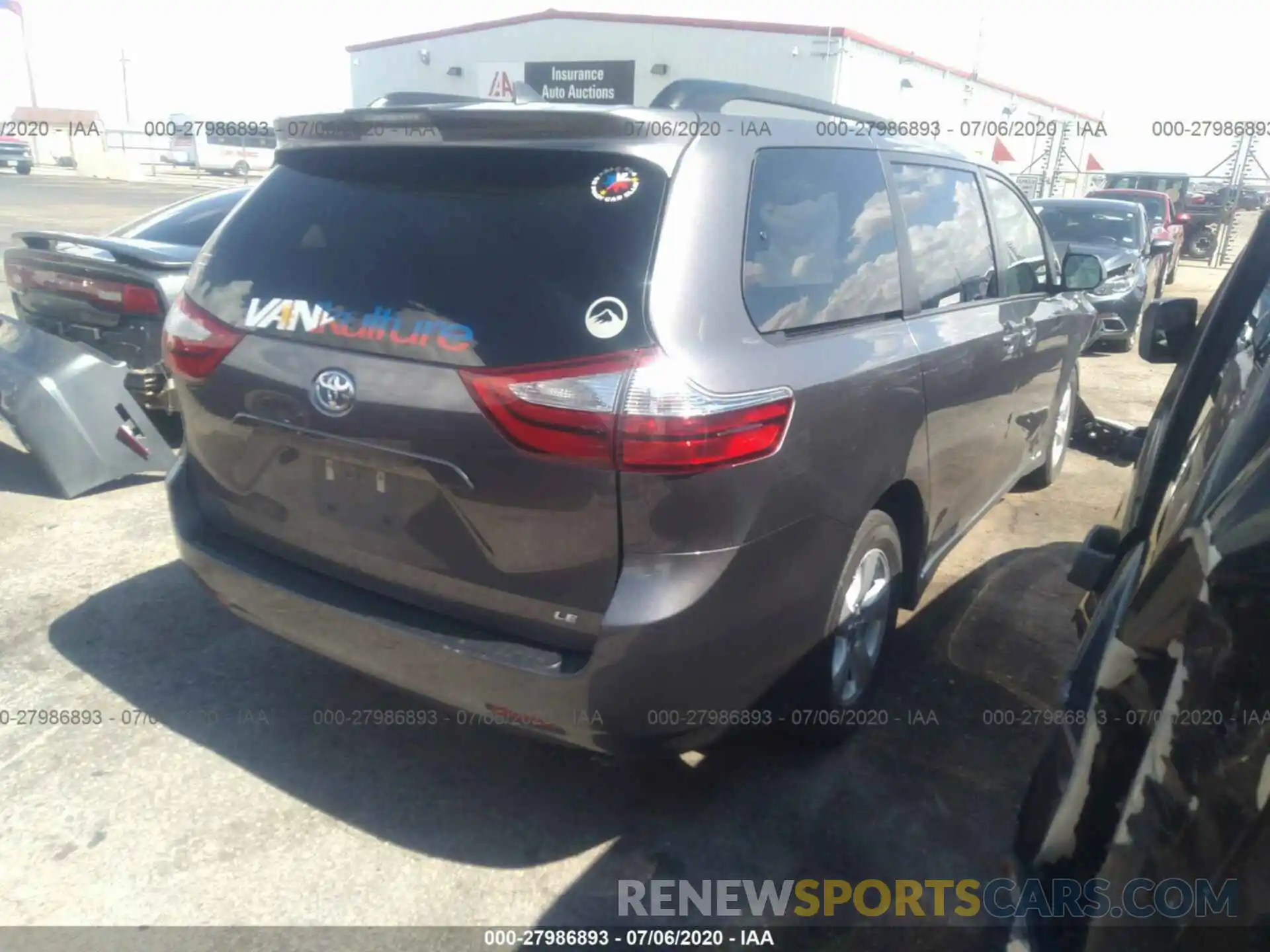 4 Photograph of a damaged car 5TDKZ3DC8KS967993 TOYOTA SIENNA 2019