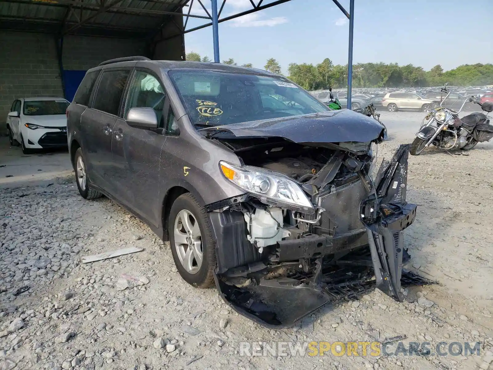 1 Photograph of a damaged car 5TDKZ3DC8KS968156 TOYOTA SIENNA 2019
