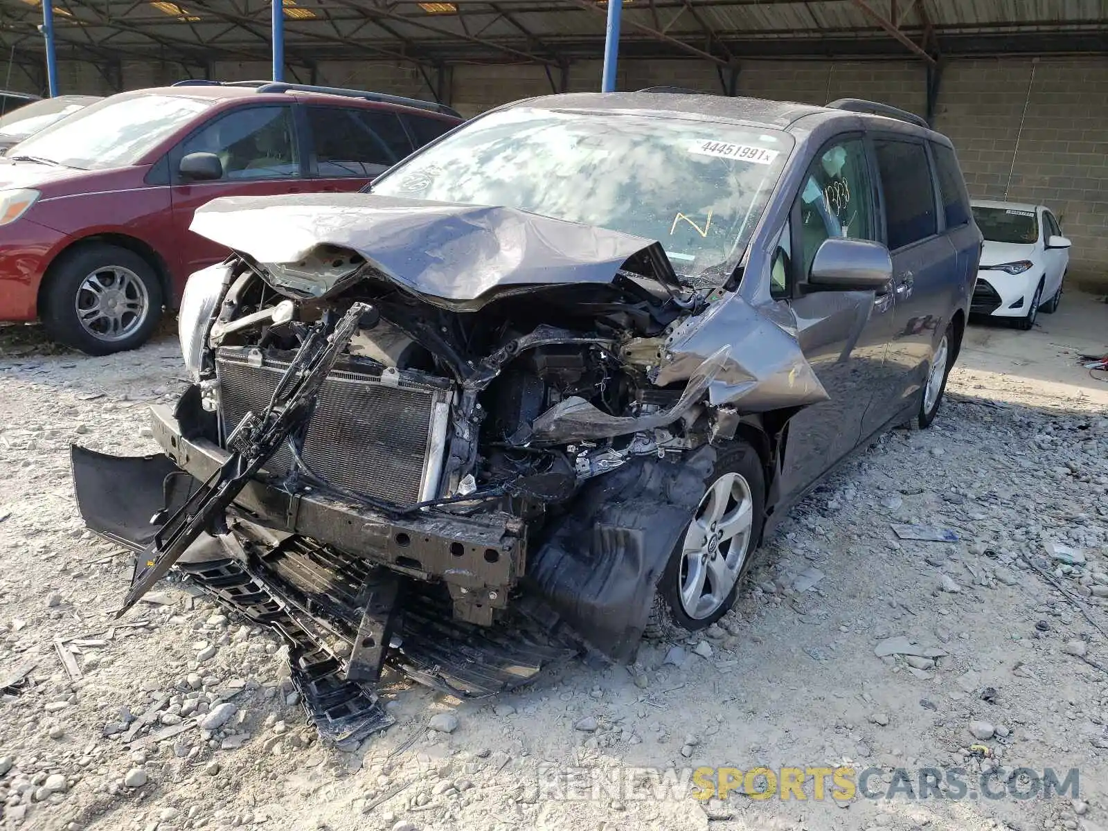 2 Photograph of a damaged car 5TDKZ3DC8KS968156 TOYOTA SIENNA 2019