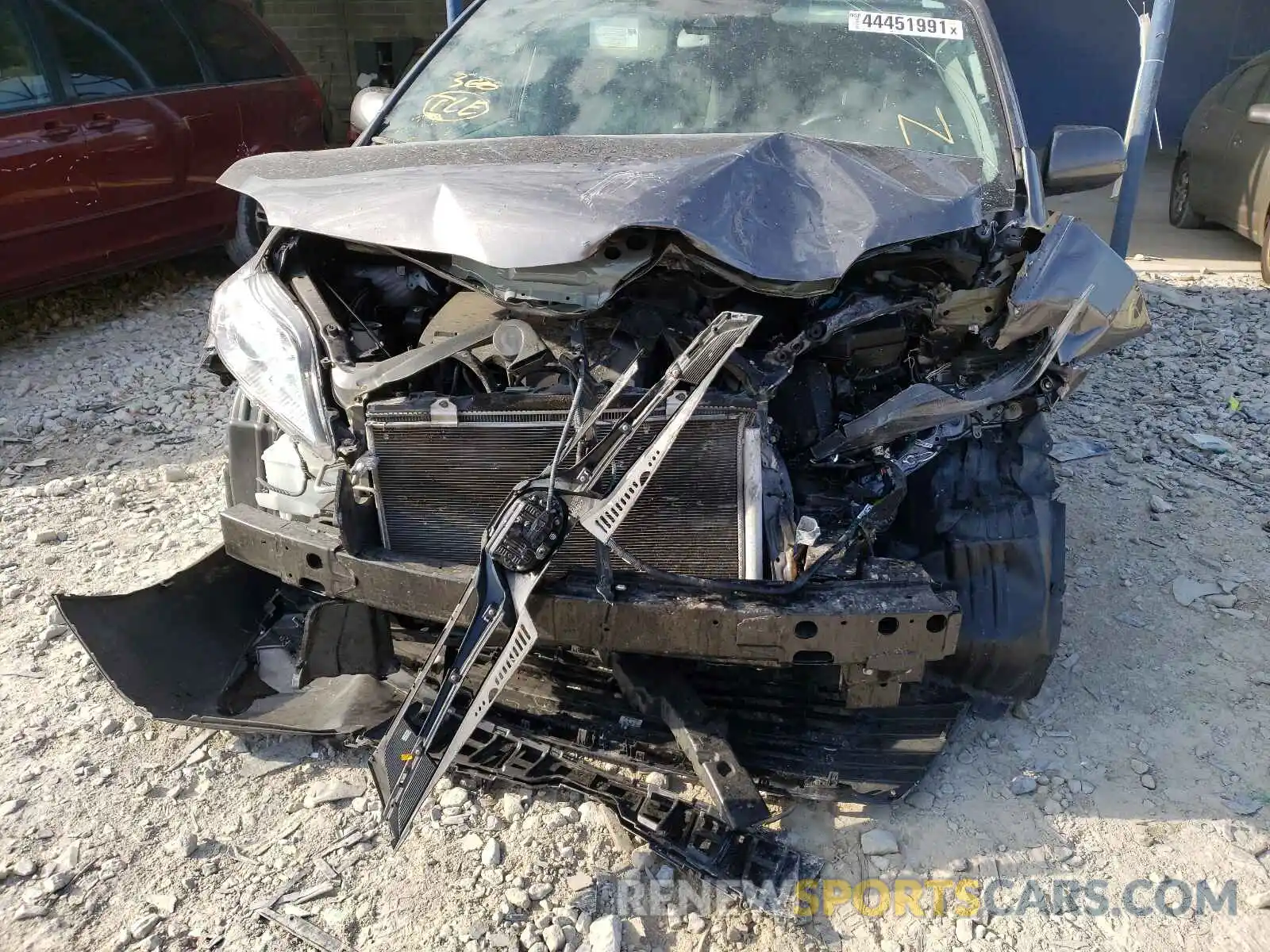 9 Photograph of a damaged car 5TDKZ3DC8KS968156 TOYOTA SIENNA 2019