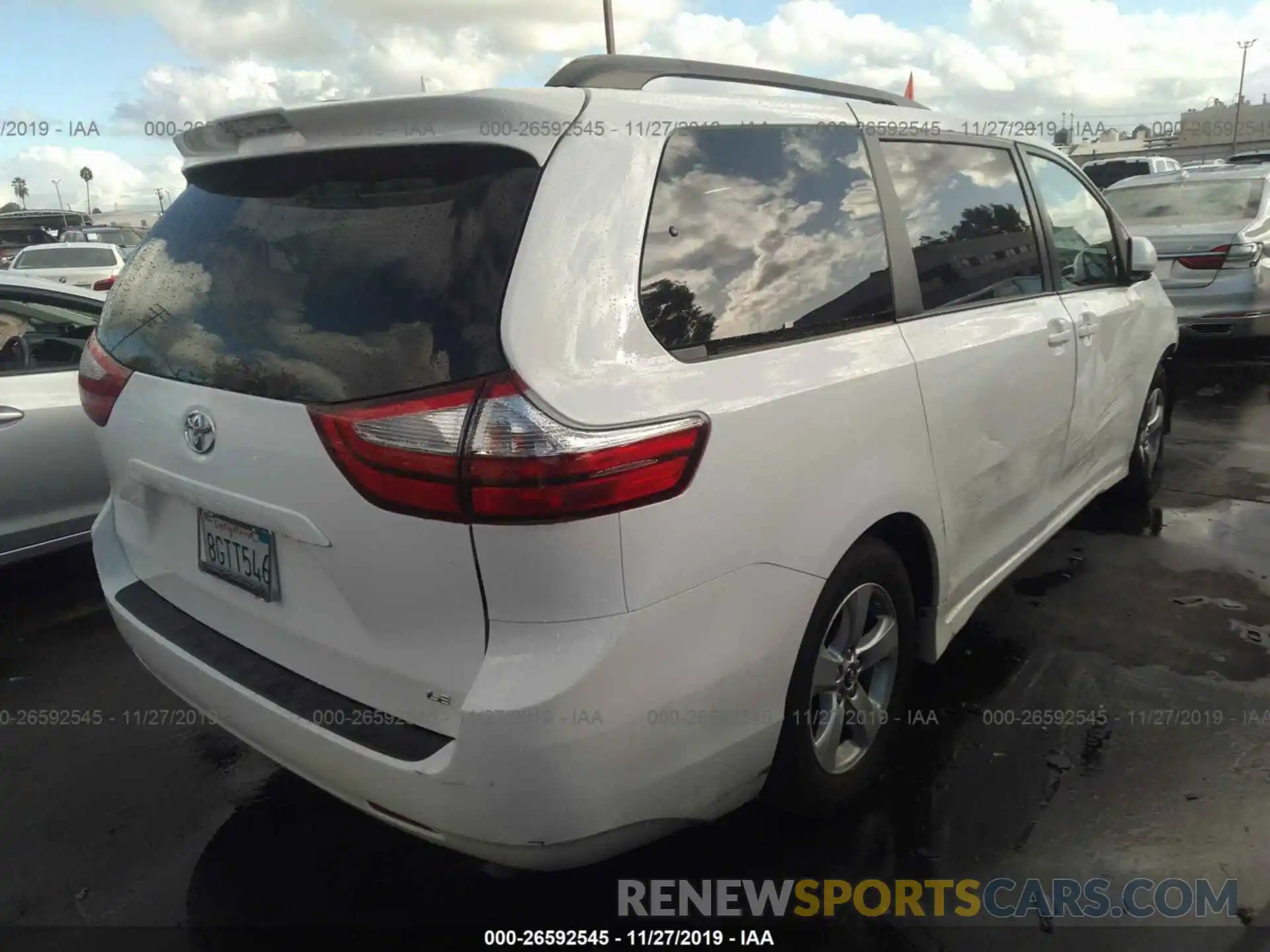 4 Photograph of a damaged car 5TDKZ3DC8KS970554 TOYOTA SIENNA 2019