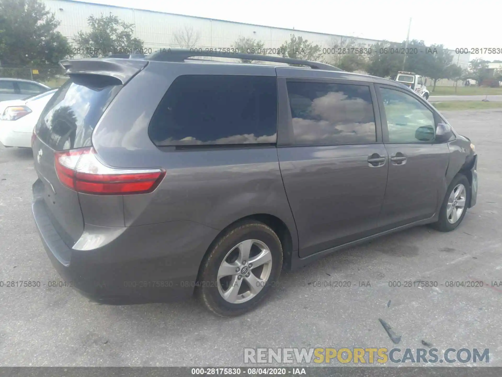 4 Photograph of a damaged car 5TDKZ3DC8KS970702 TOYOTA SIENNA 2019