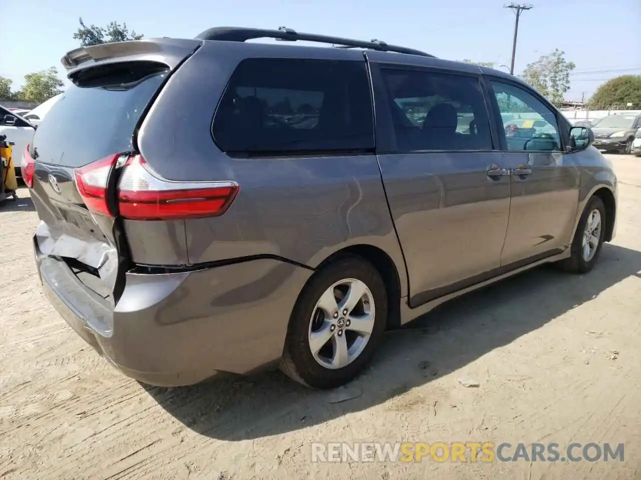 4 Photograph of a damaged car 5TDKZ3DC8KS972272 TOYOTA SIENNA 2019