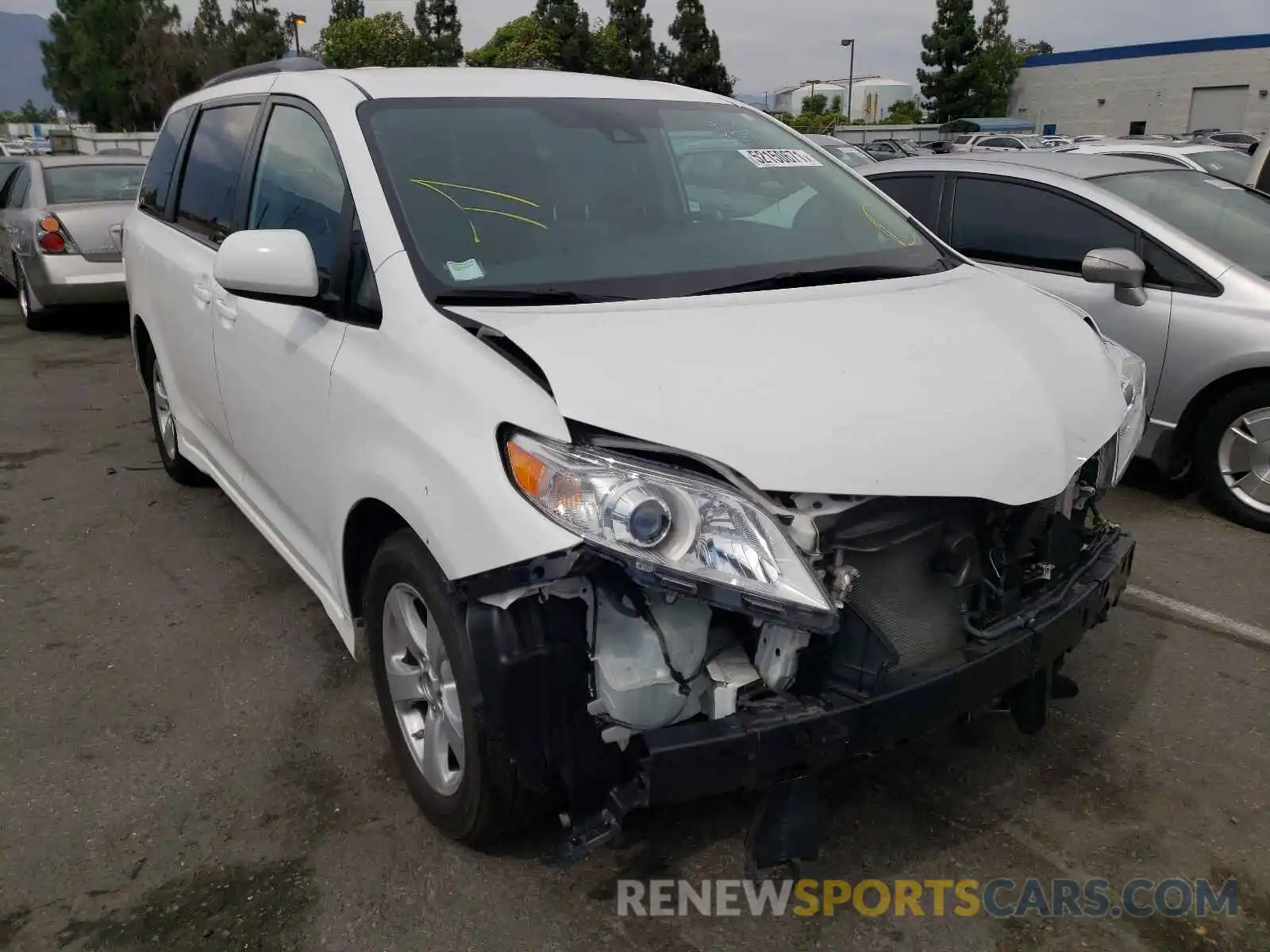 1 Photograph of a damaged car 5TDKZ3DC8KS972952 TOYOTA SIENNA 2019