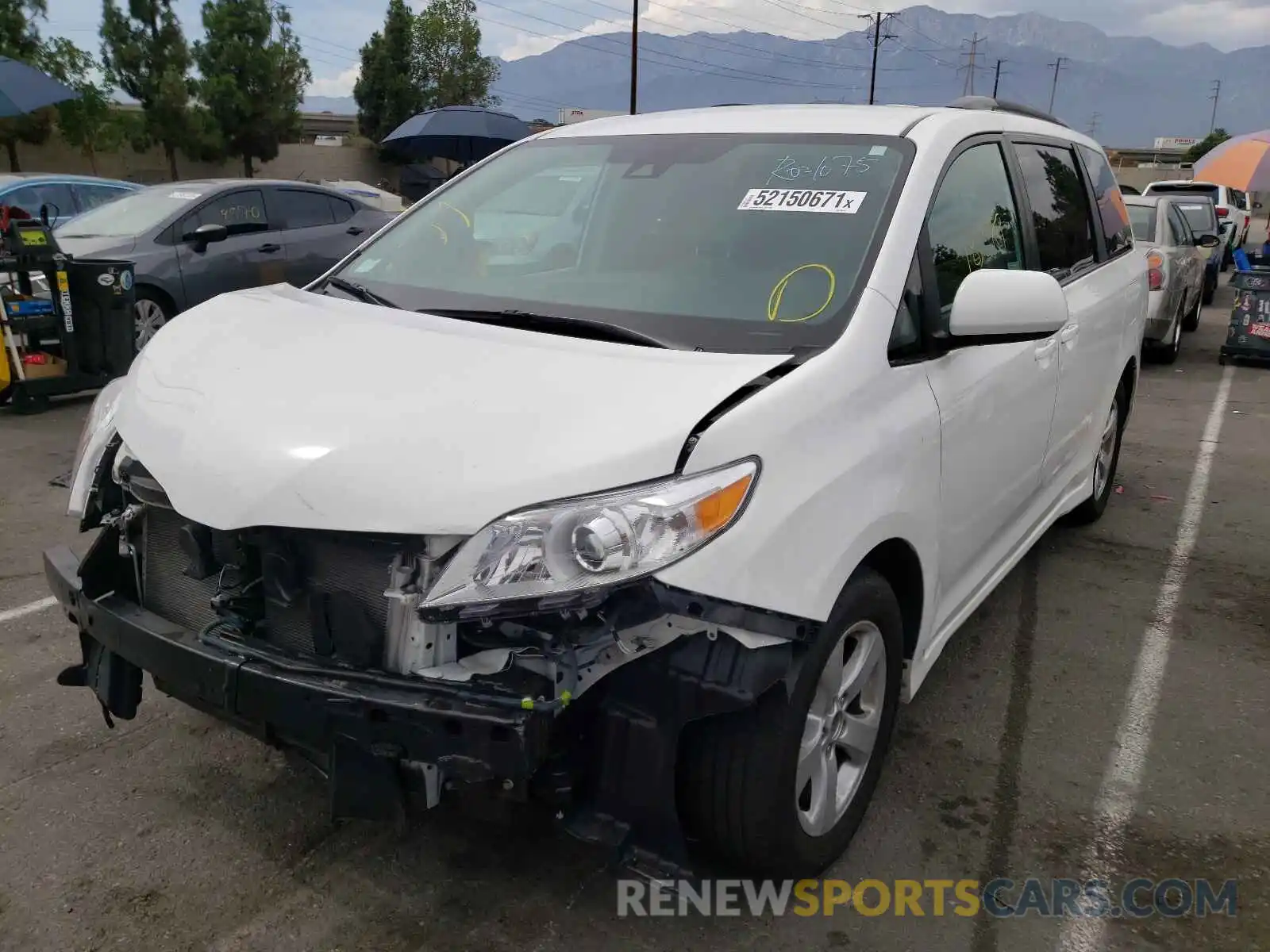 2 Photograph of a damaged car 5TDKZ3DC8KS972952 TOYOTA SIENNA 2019