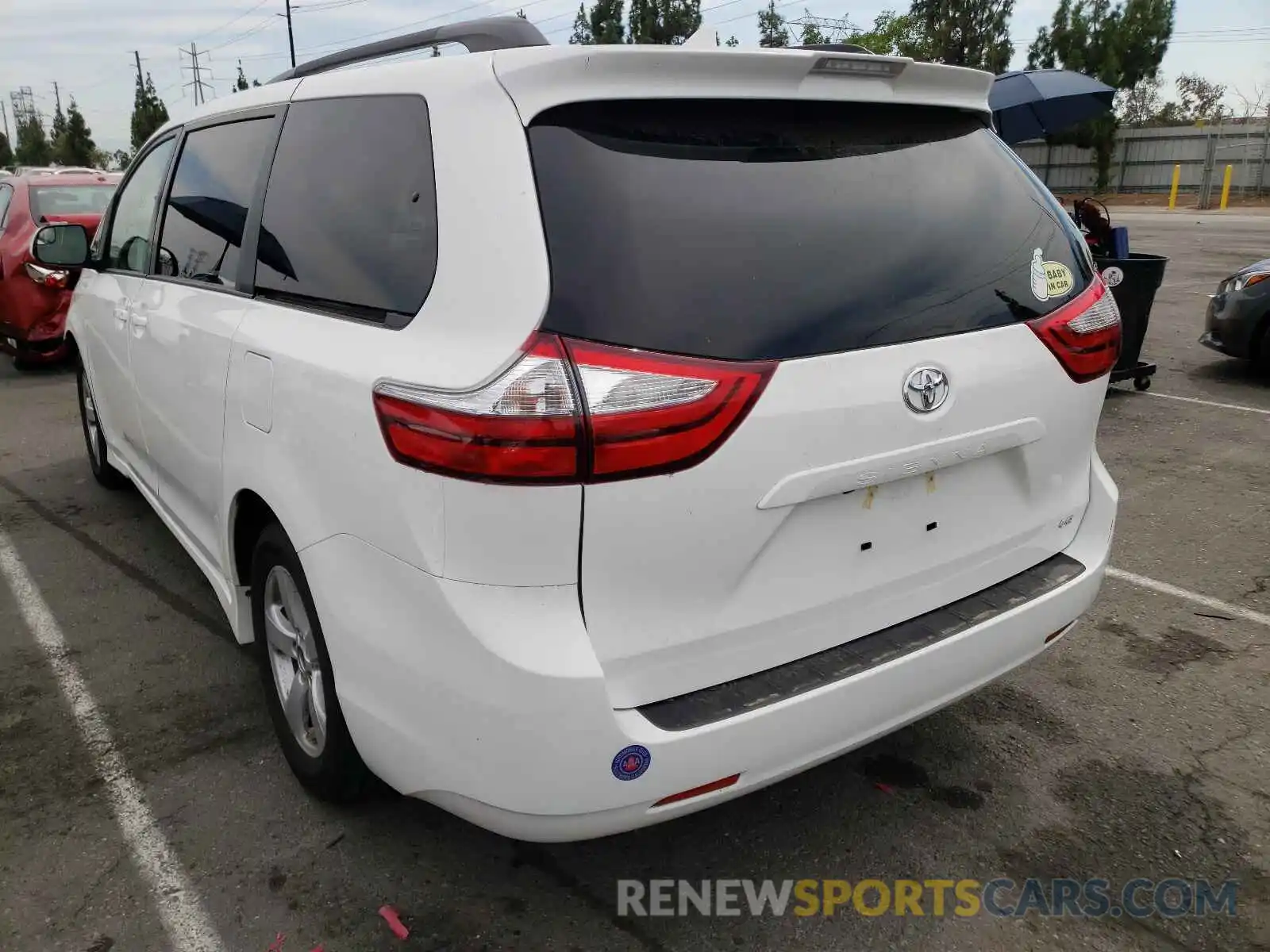 3 Photograph of a damaged car 5TDKZ3DC8KS972952 TOYOTA SIENNA 2019