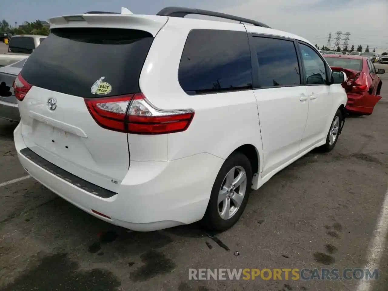 4 Фотография поврежденного автомобиля 5TDKZ3DC8KS972952 TOYOTA SIENNA 2019