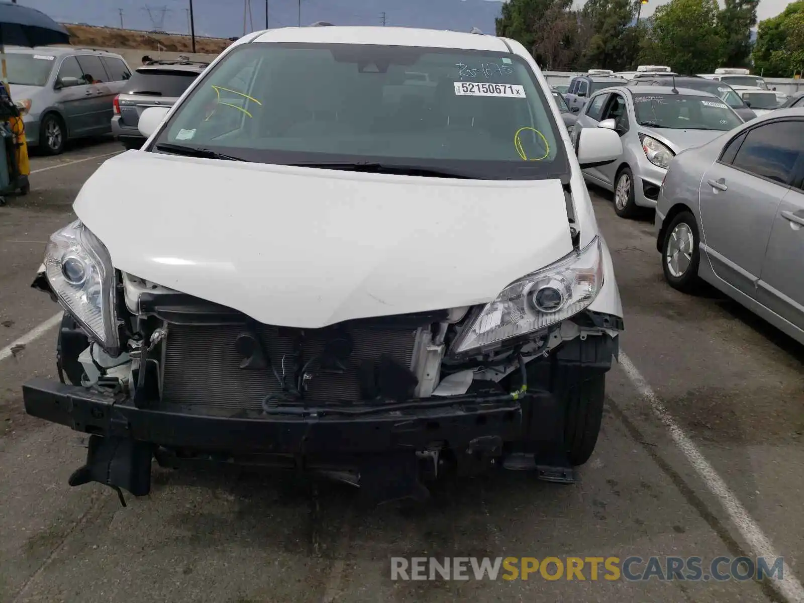 9 Photograph of a damaged car 5TDKZ3DC8KS972952 TOYOTA SIENNA 2019