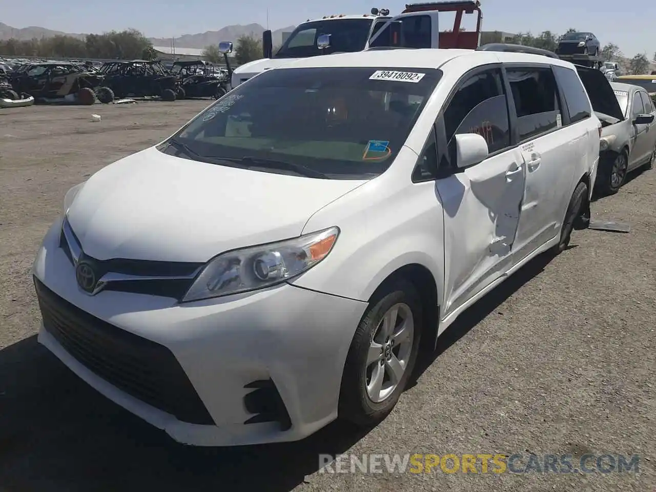 2 Photograph of a damaged car 5TDKZ3DC8KS976158 TOYOTA SIENNA 2019