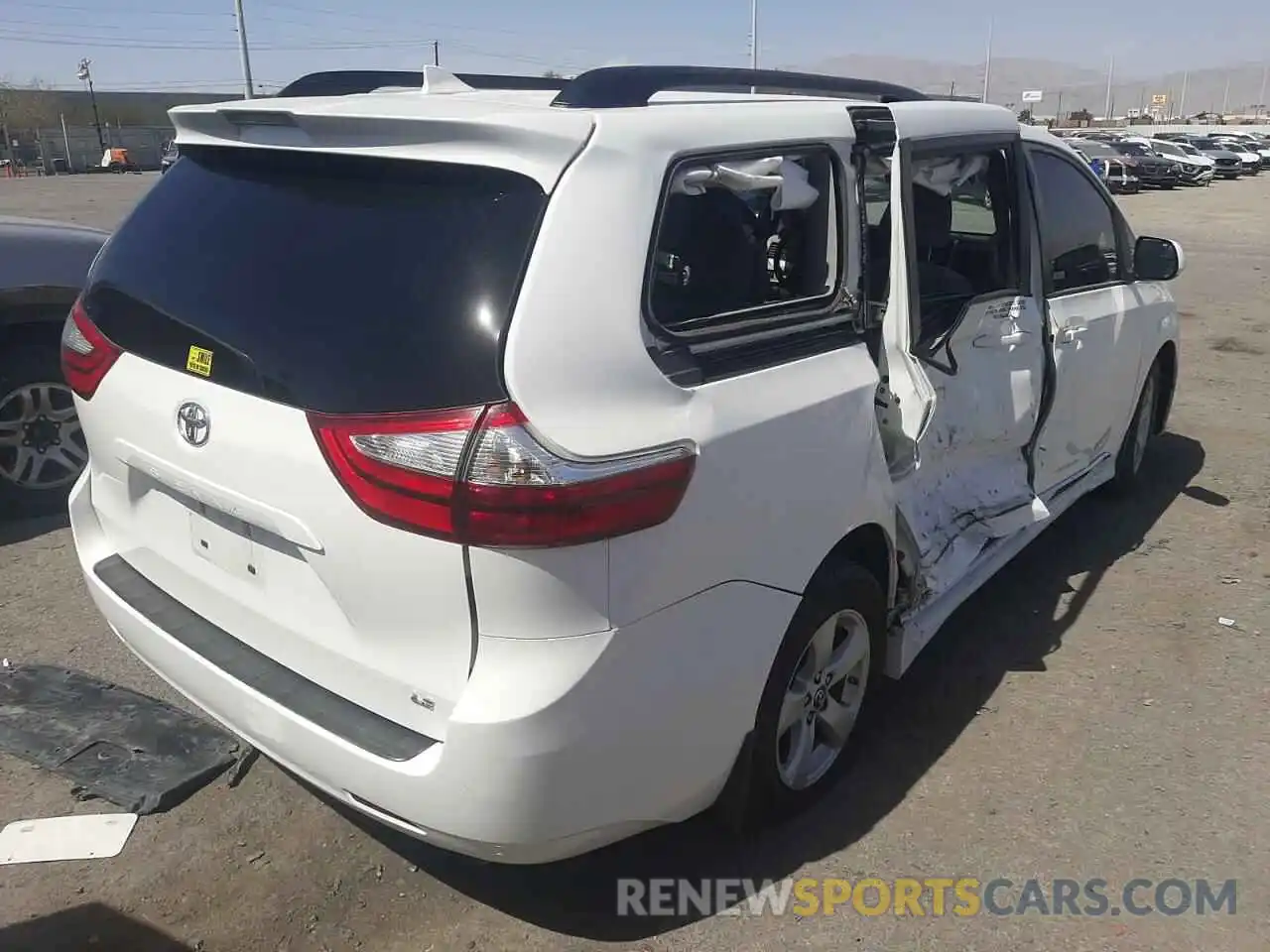 4 Фотография поврежденного автомобиля 5TDKZ3DC8KS976158 TOYOTA SIENNA 2019