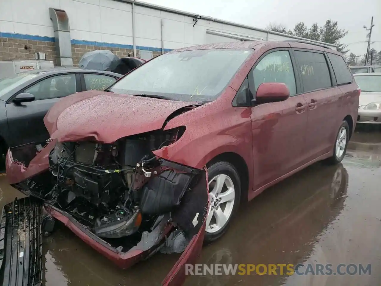 2 Photograph of a damaged car 5TDKZ3DC8KS979738 TOYOTA SIENNA 2019