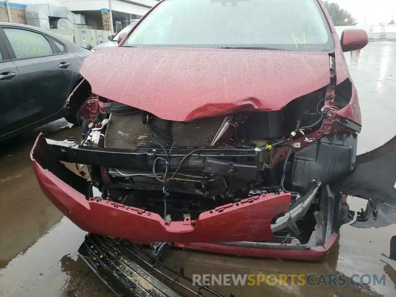 9 Photograph of a damaged car 5TDKZ3DC8KS979738 TOYOTA SIENNA 2019