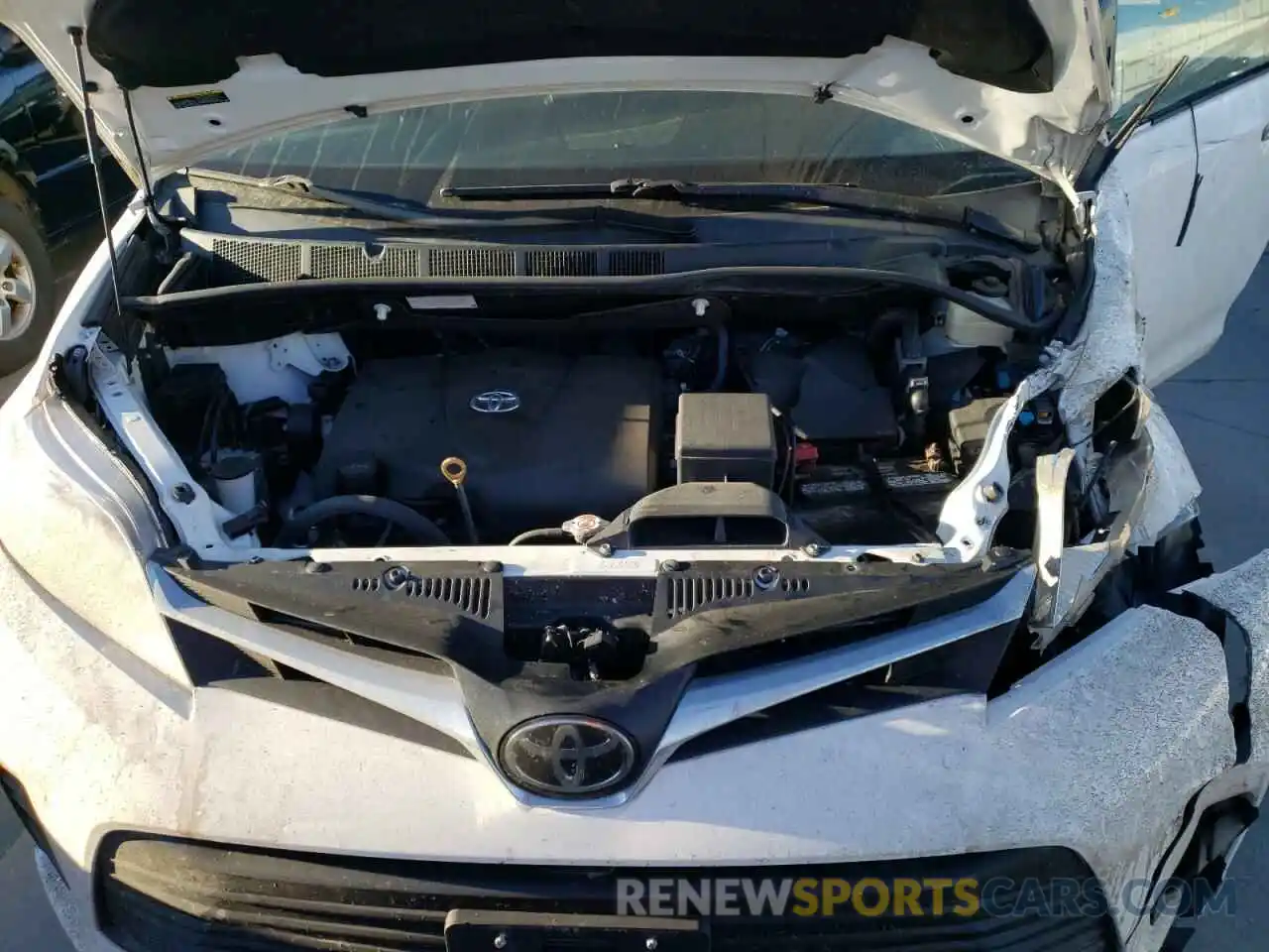 7 Photograph of a damaged car 5TDKZ3DC8KS980825 TOYOTA SIENNA 2019