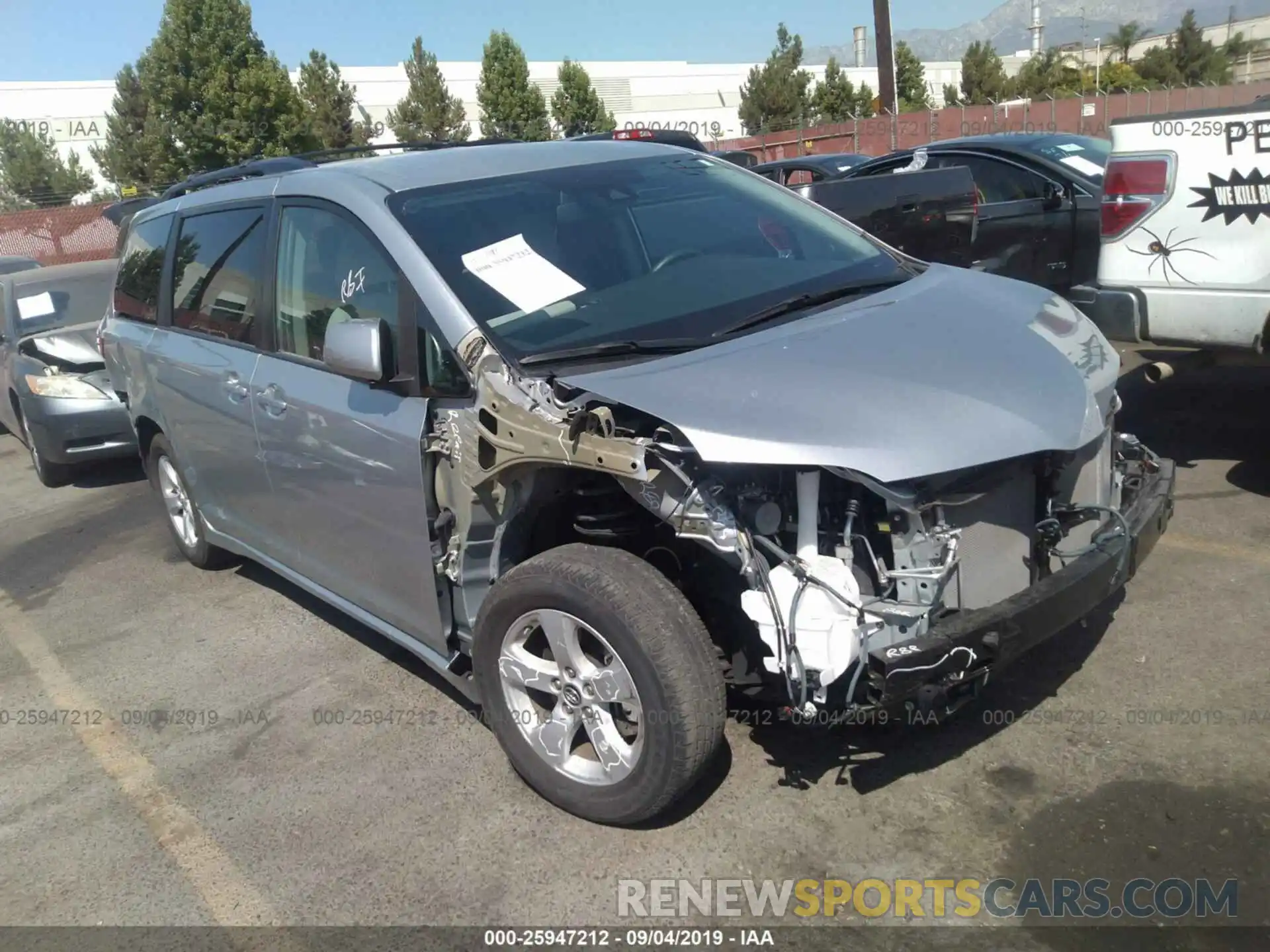 1 Photograph of a damaged car 5TDKZ3DC8KS983501 TOYOTA SIENNA 2019