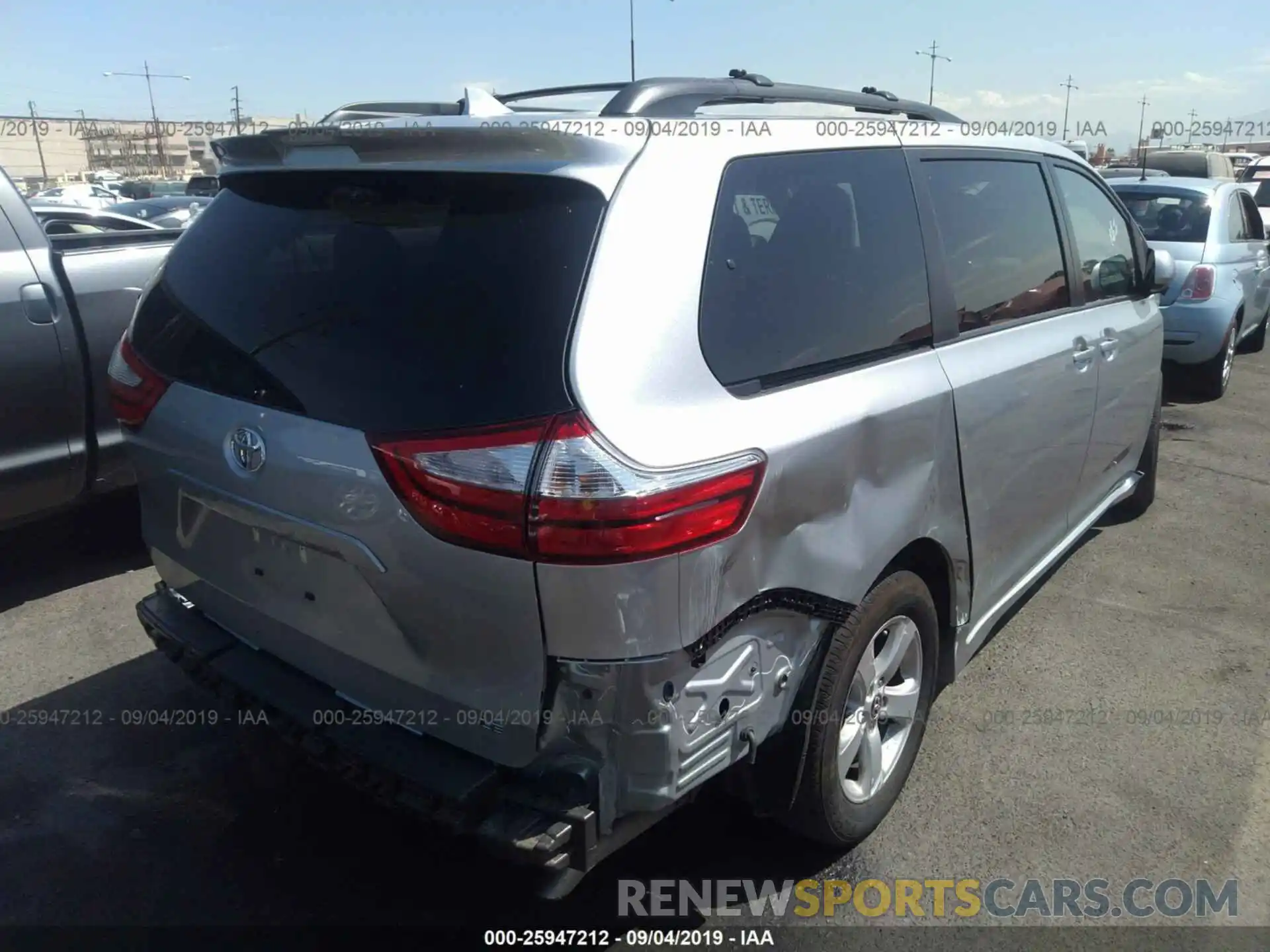 4 Photograph of a damaged car 5TDKZ3DC8KS983501 TOYOTA SIENNA 2019