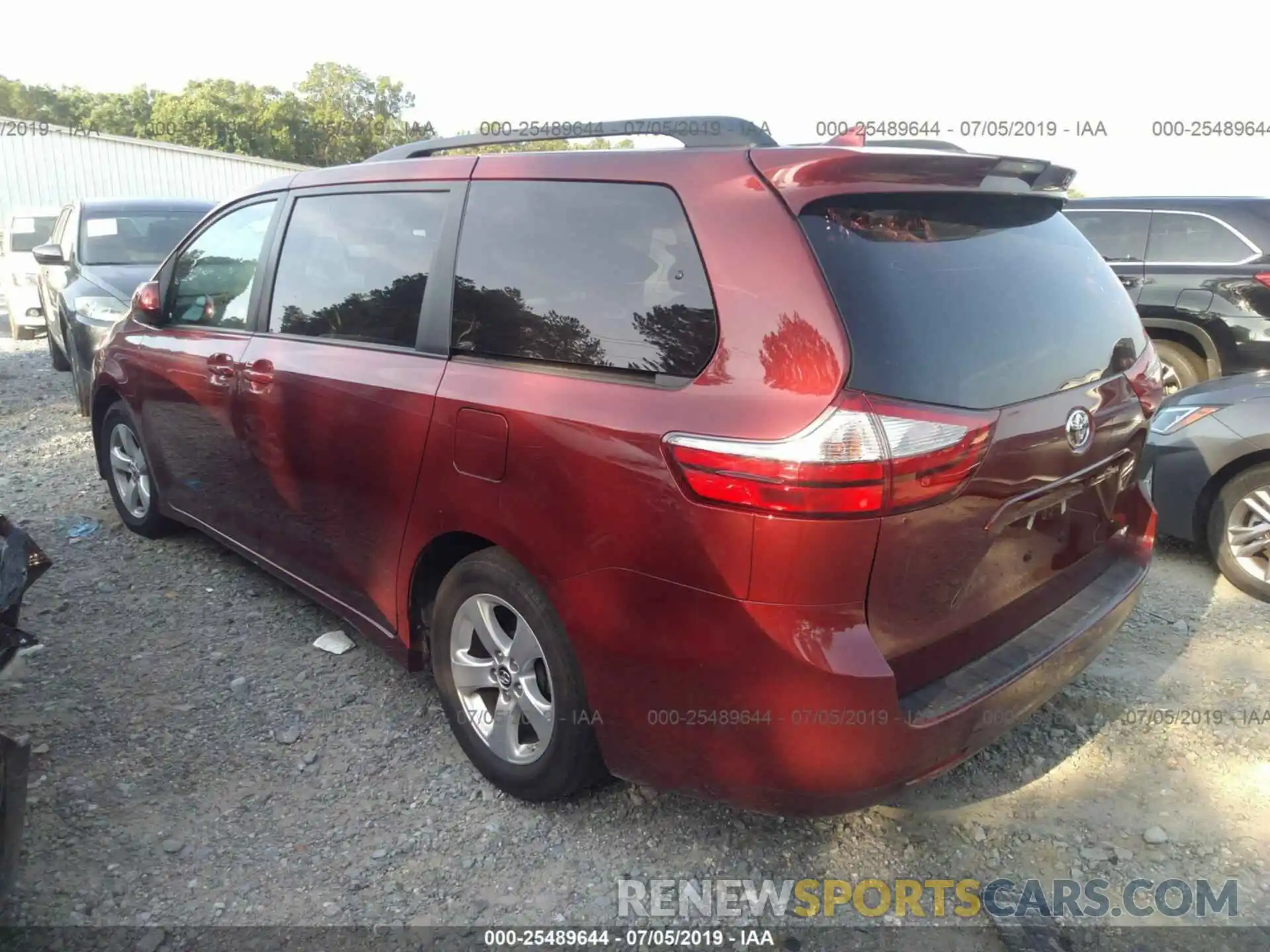 3 Фотография поврежденного автомобиля 5TDKZ3DC8KS985555 TOYOTA SIENNA 2019