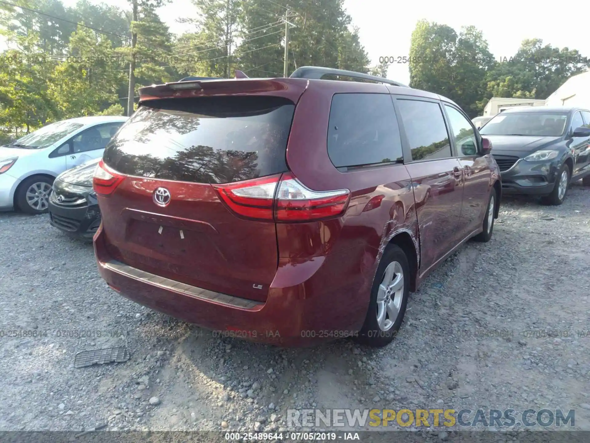 4 Фотография поврежденного автомобиля 5TDKZ3DC8KS985555 TOYOTA SIENNA 2019