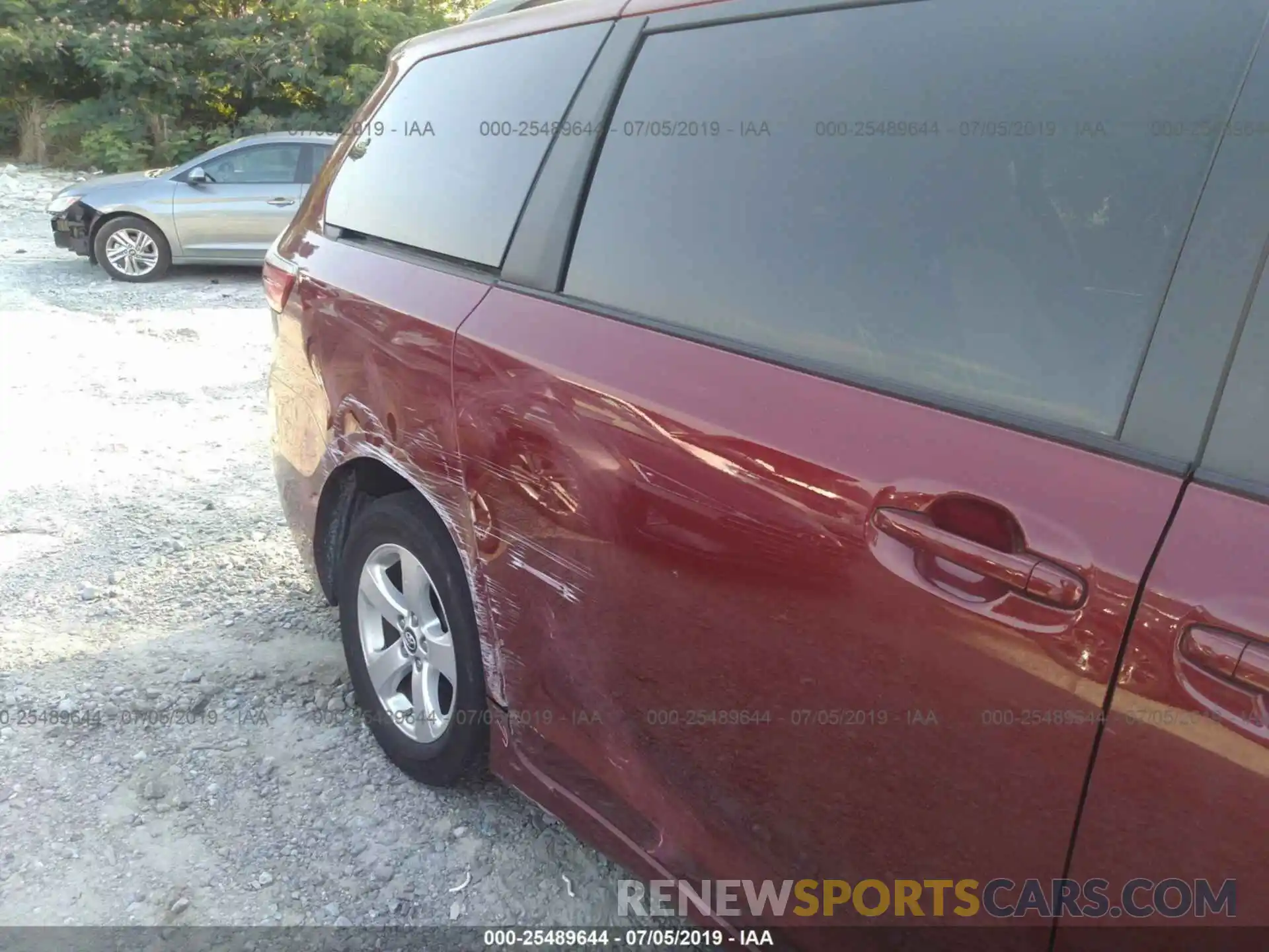 6 Photograph of a damaged car 5TDKZ3DC8KS985555 TOYOTA SIENNA 2019