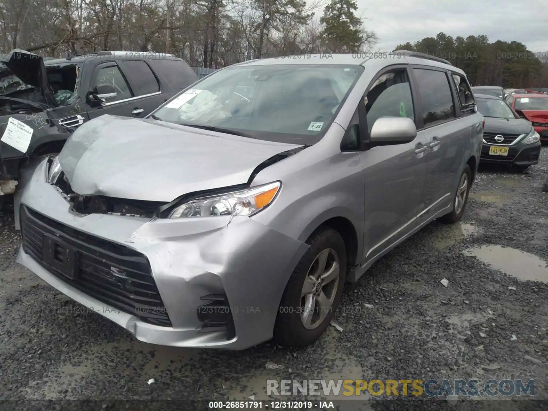 2 Photograph of a damaged car 5TDKZ3DC8KS985958 TOYOTA SIENNA 2019