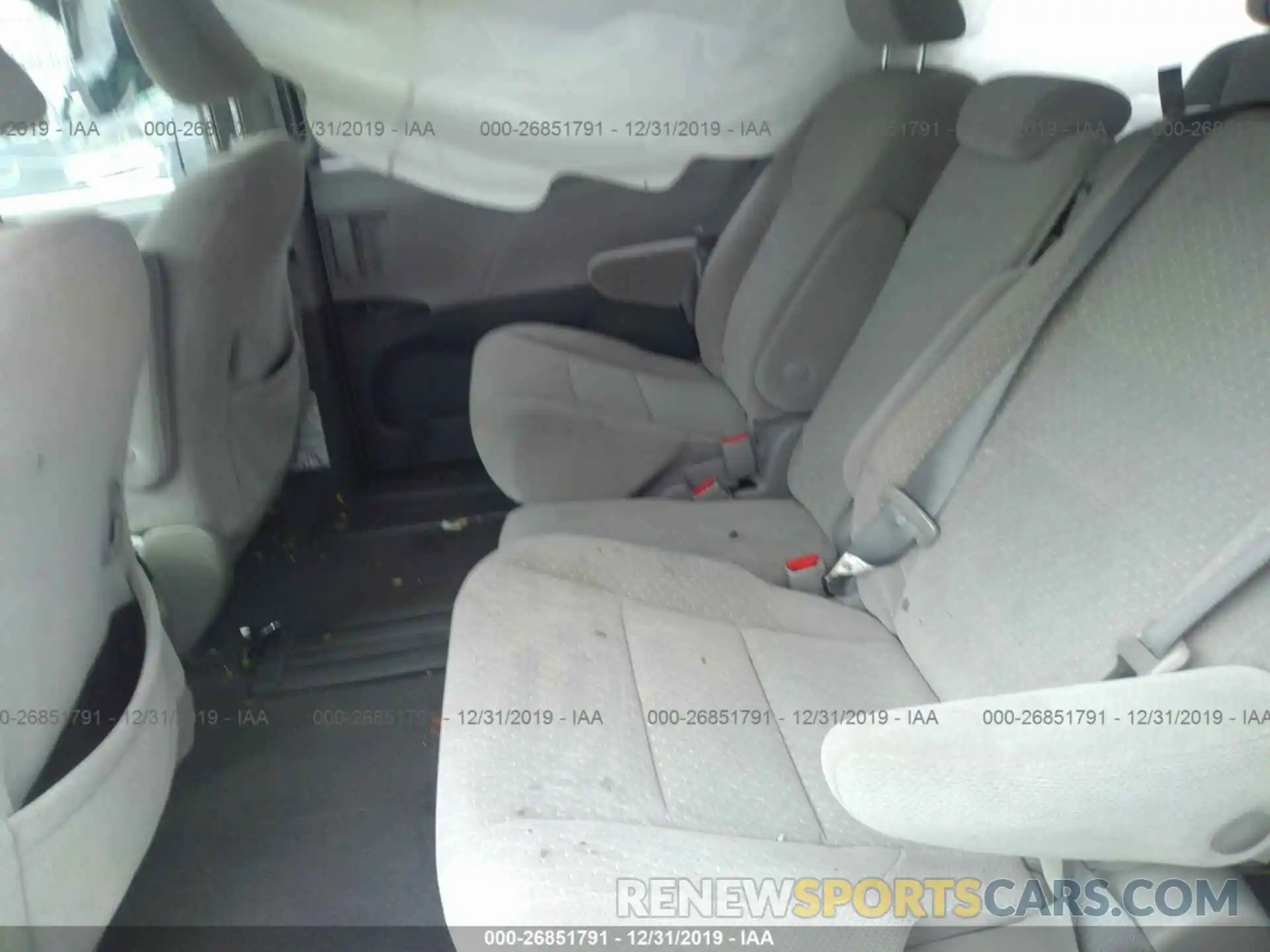 8 Photograph of a damaged car 5TDKZ3DC8KS985958 TOYOTA SIENNA 2019