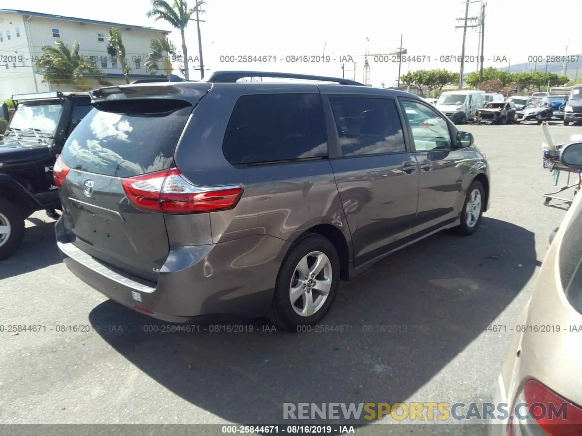 4 Photograph of a damaged car 5TDKZ3DC8KS986060 TOYOTA SIENNA 2019